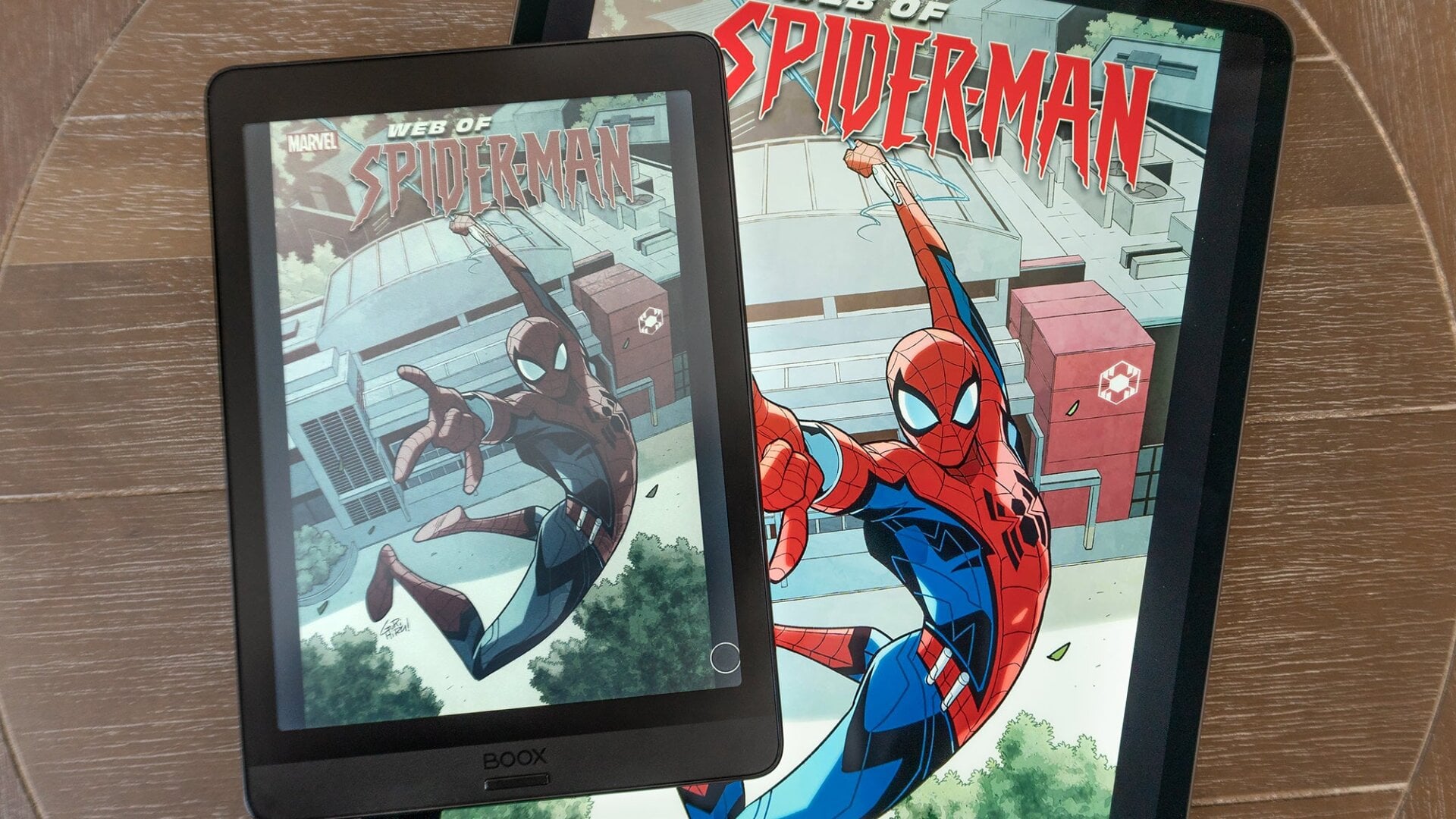 The glaring difference between a screen capable of displaying 4.096 colors (the Boox Nova 3 Color on the left) versus a screen that can display 16 million+ colors (the iPad Pro on the right).