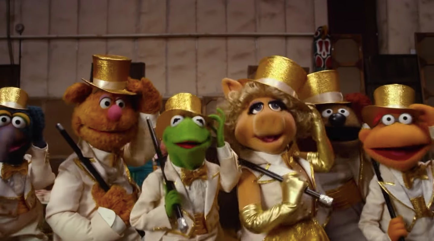 The Muppets introducing themselves.