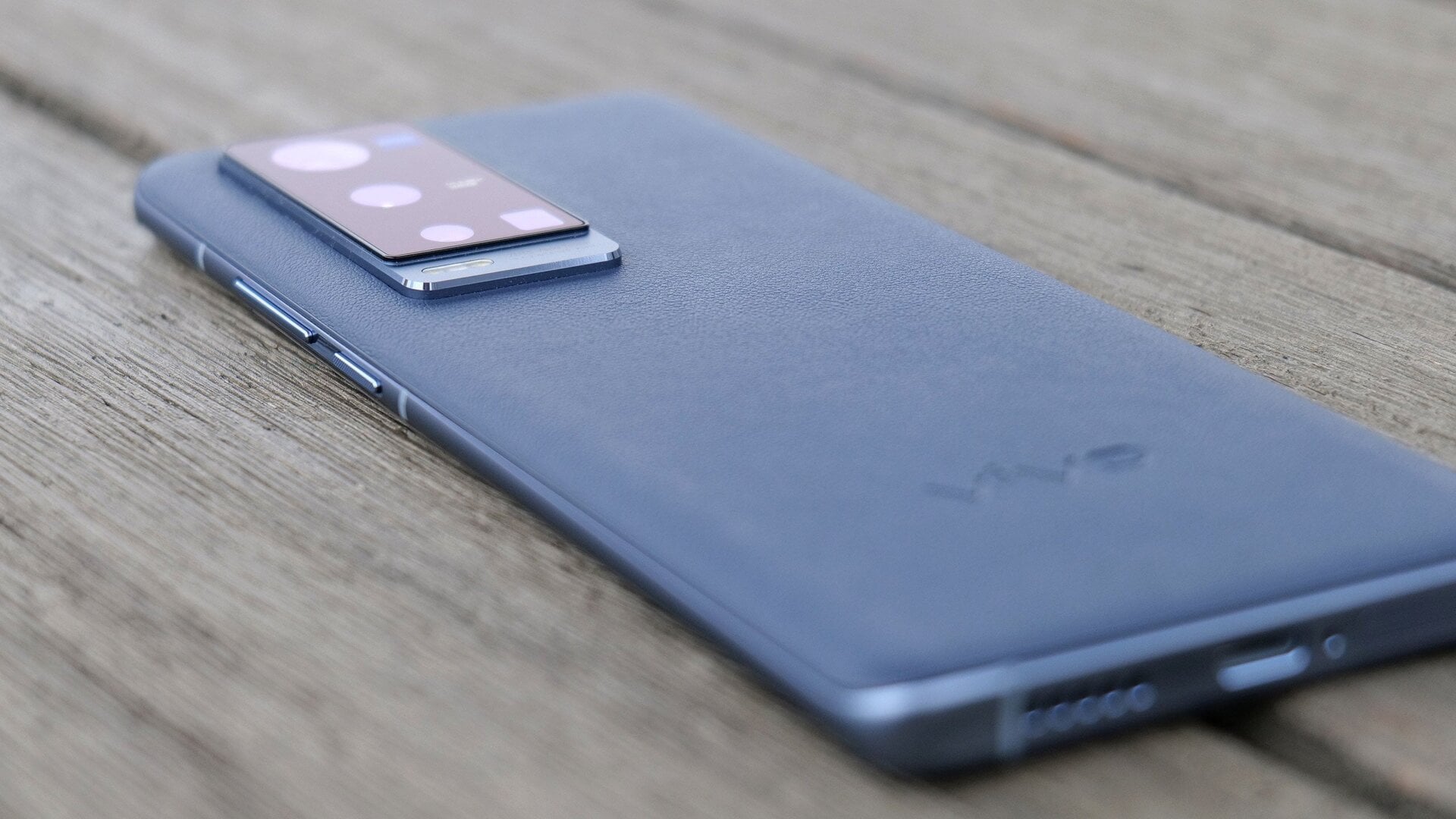 Not gonna lie, while the photos look good, the X60 Pro+ has one of the larger camera bumps on the market. 