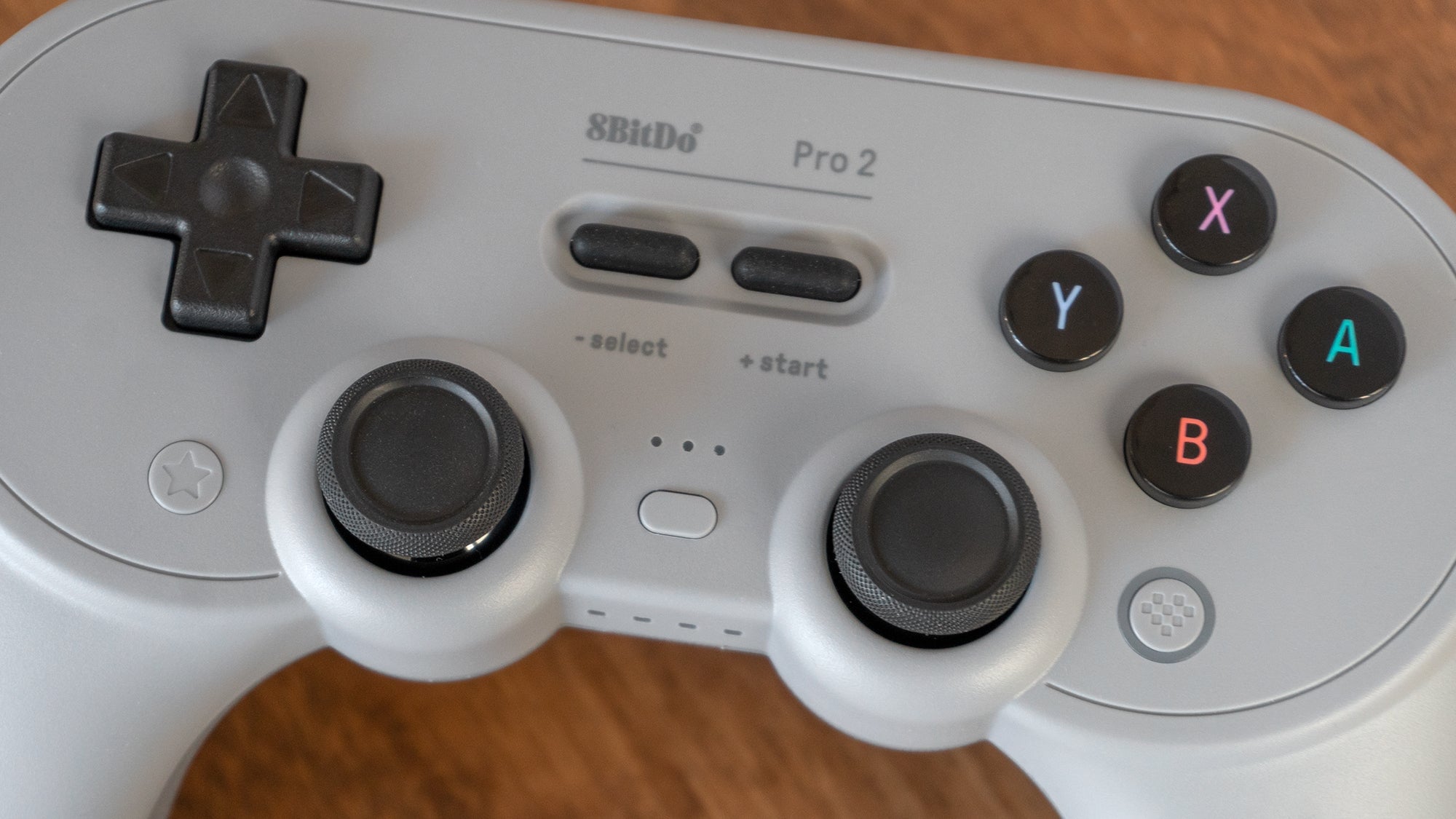 Three configuration profiles can be stored on the Pro 2 controller and switched using a new button, in addition to the controller’s default settings, which can be applied at any time.