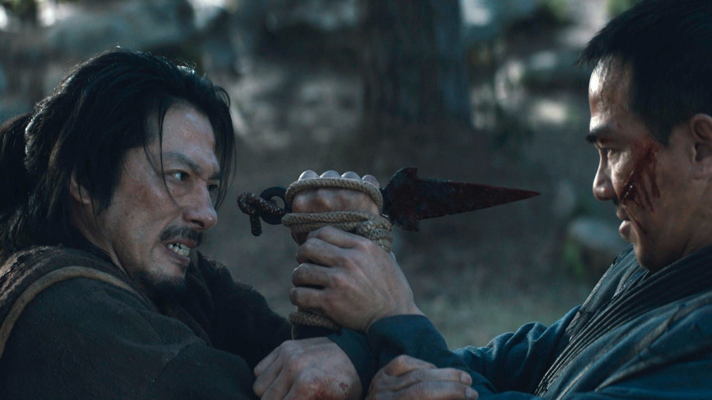 Mortal Kombat begins by seeding its biggest rivalry.