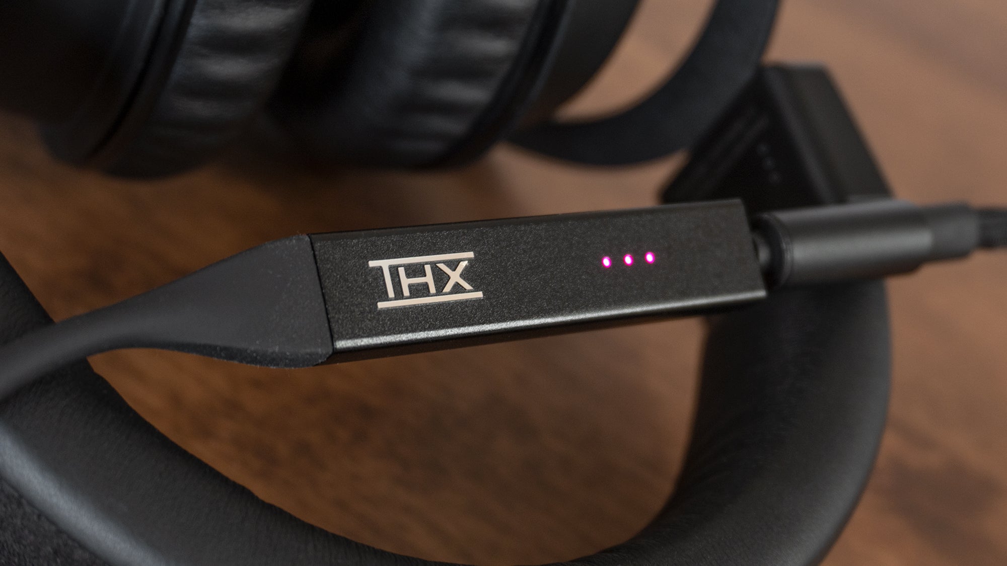 A set of three color-changing LEDs on the THX Onyx indicate the quality level of the music you’re listening to in four stages from CD quality to up to MQA studio quality.