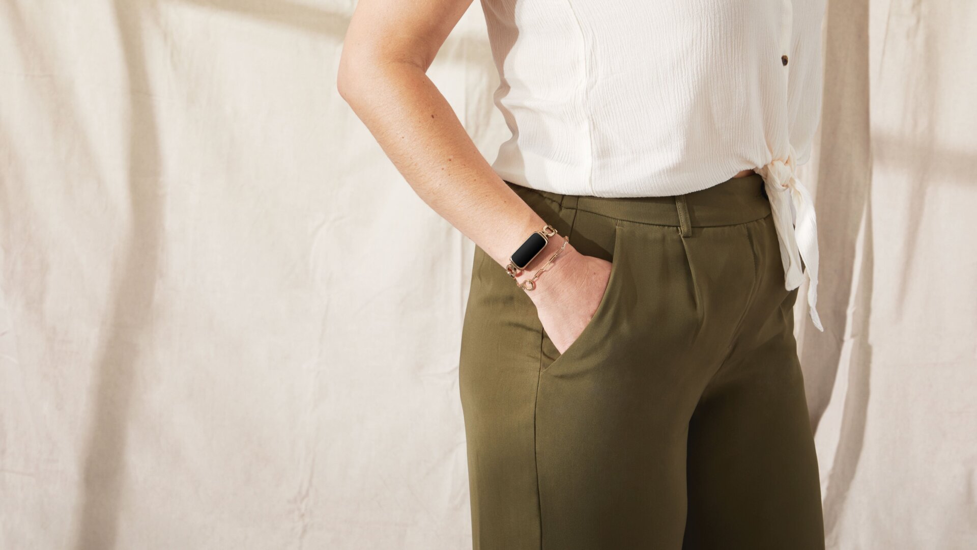 The Gorjana bracelet for the Fitbit Luxe Special Edition is distinctly jewelry-like.