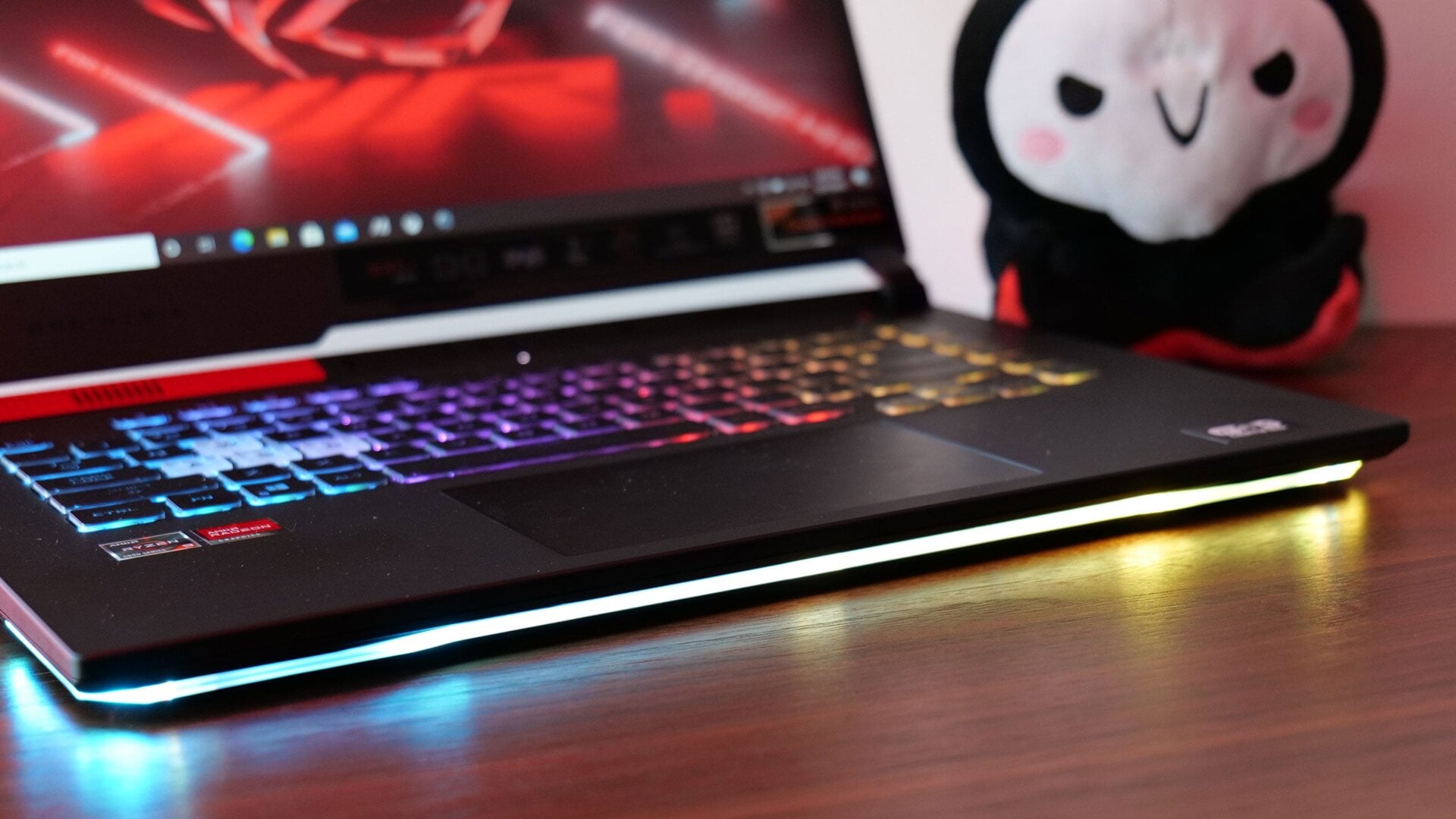 The G15 Advantage has the annoying habit of making a loud slashing noise when it wakes from sleep, and I haven’t figured how to disable it yet.