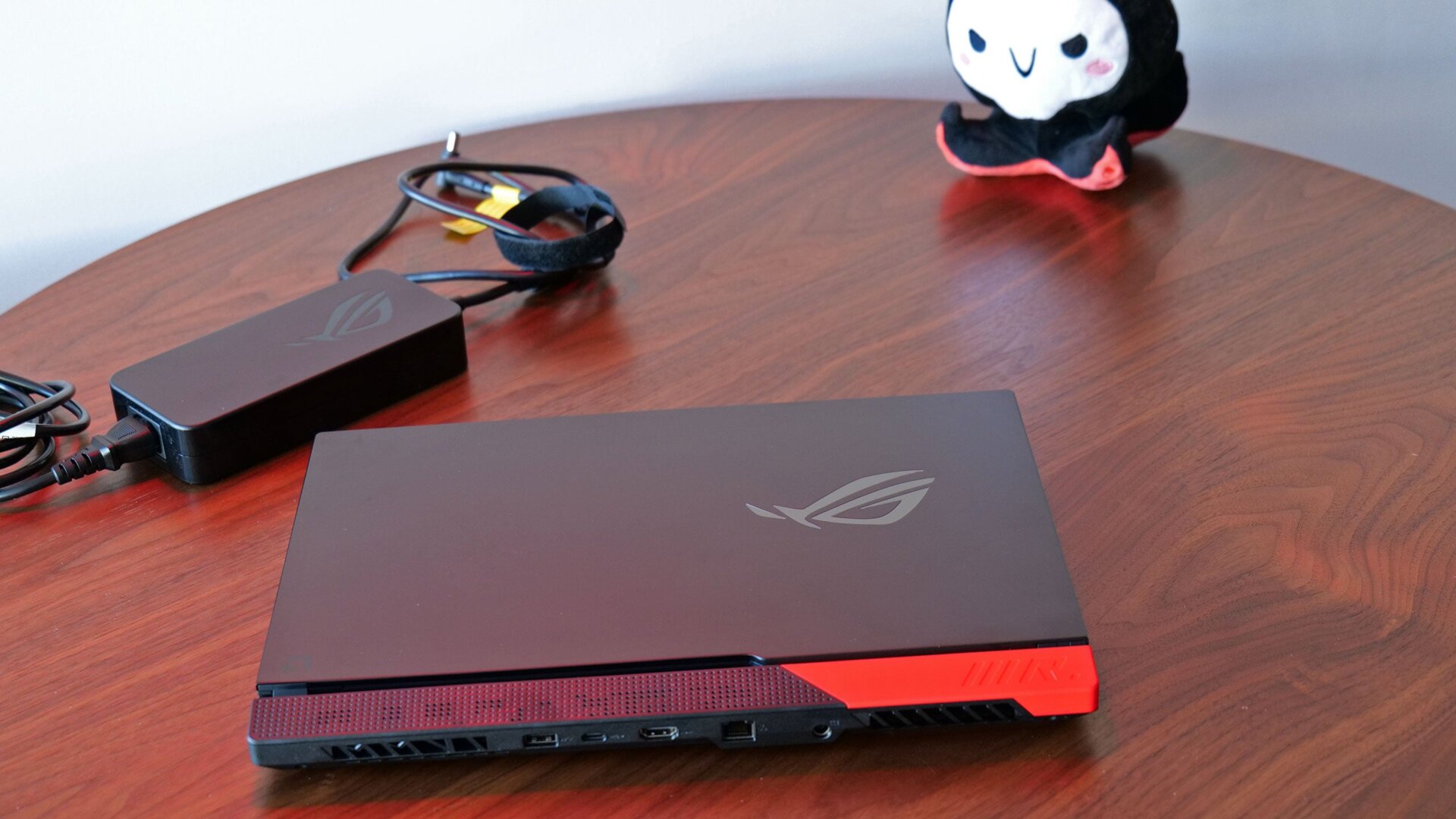 You’ll want to make sure you account for the G15 Advantage’s power brick when traveling, because it’s not what I’d call petite.