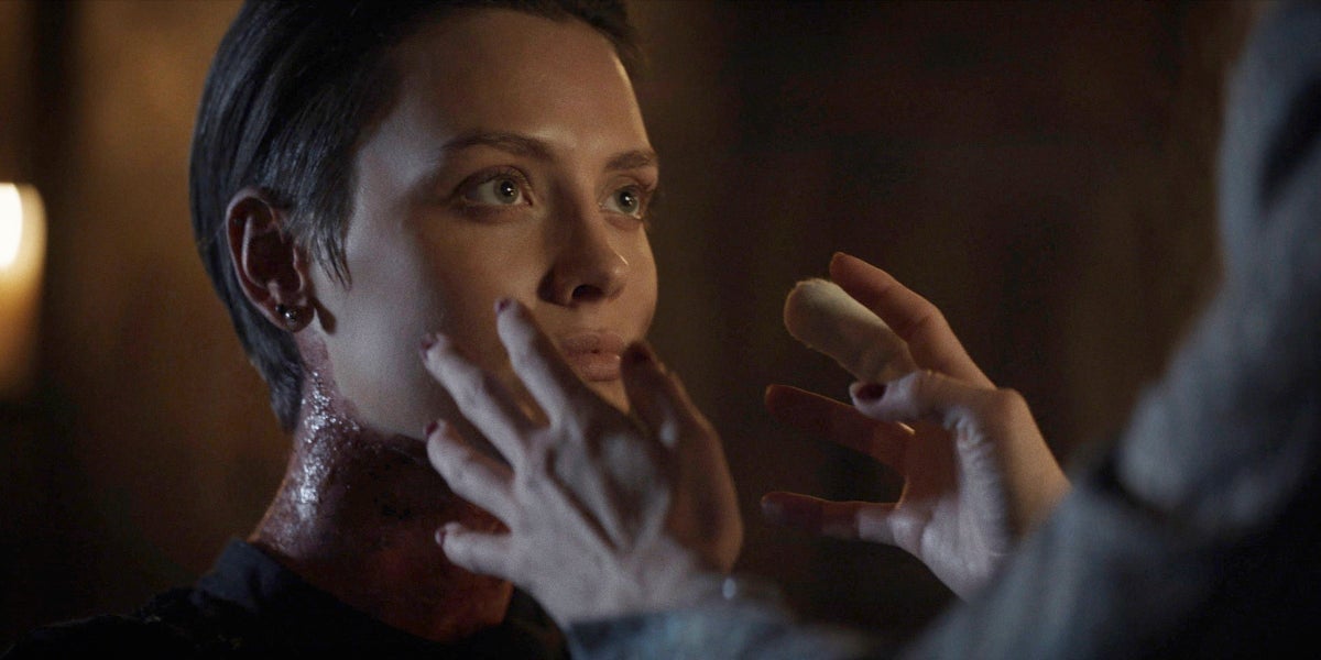 What a perfect fit that face is...