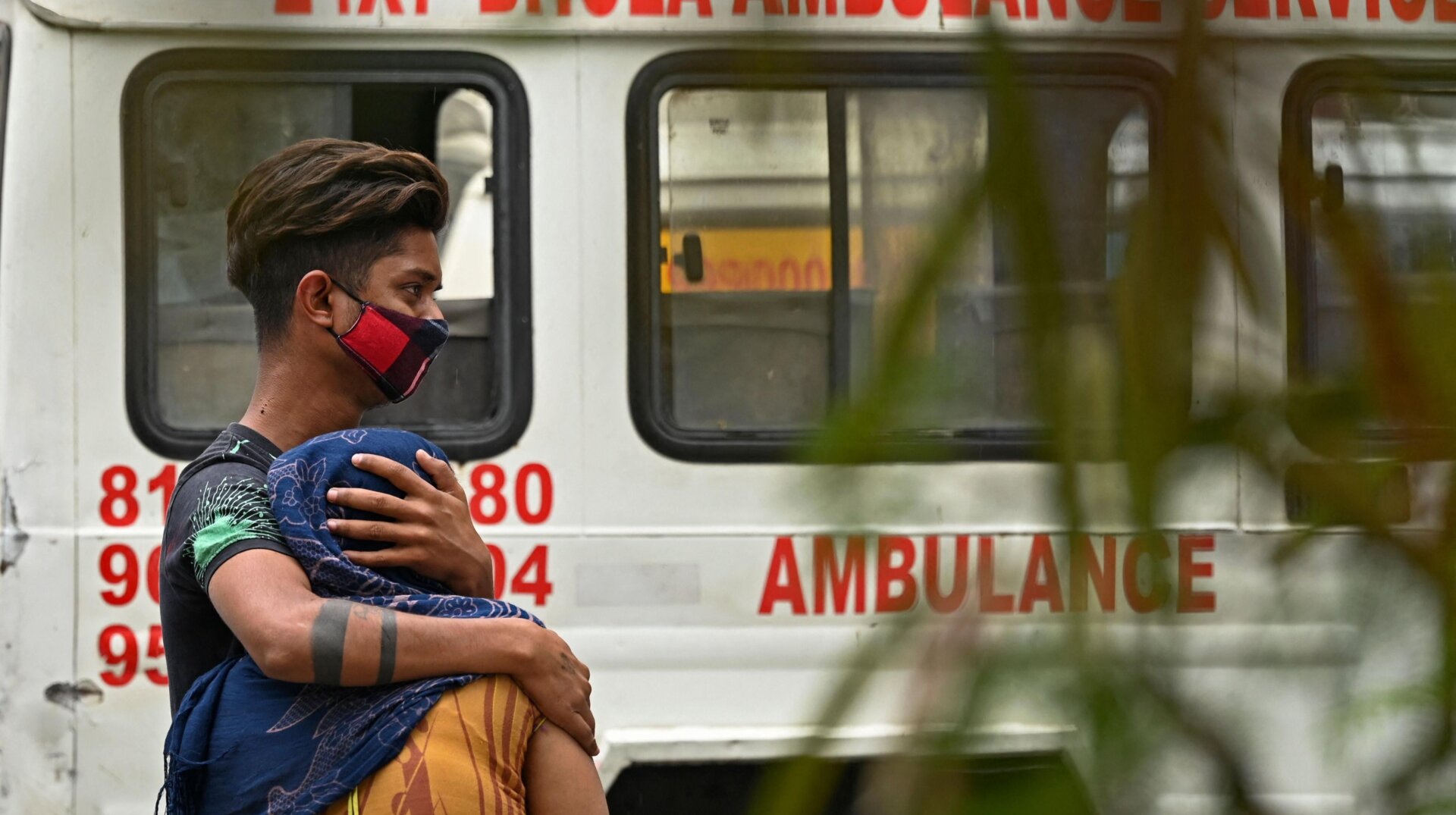 Family members mourn after they received the body of a patient who died of covid-19 at a mortuary in New Delhi, India on May 18, 2021.