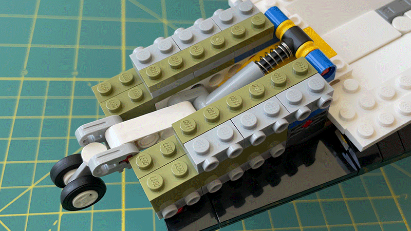 The feature I was most interested in when the Space Shuttle Discovery was revealed was how the spring-loaded retractable landing gear mechanism worked, and it didn’t disappoint.