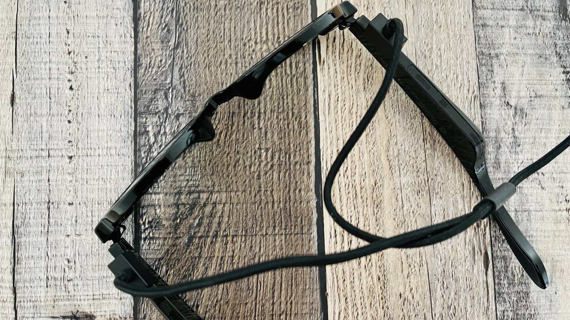 Not in love with this proprietary charger, but battery life is decent!