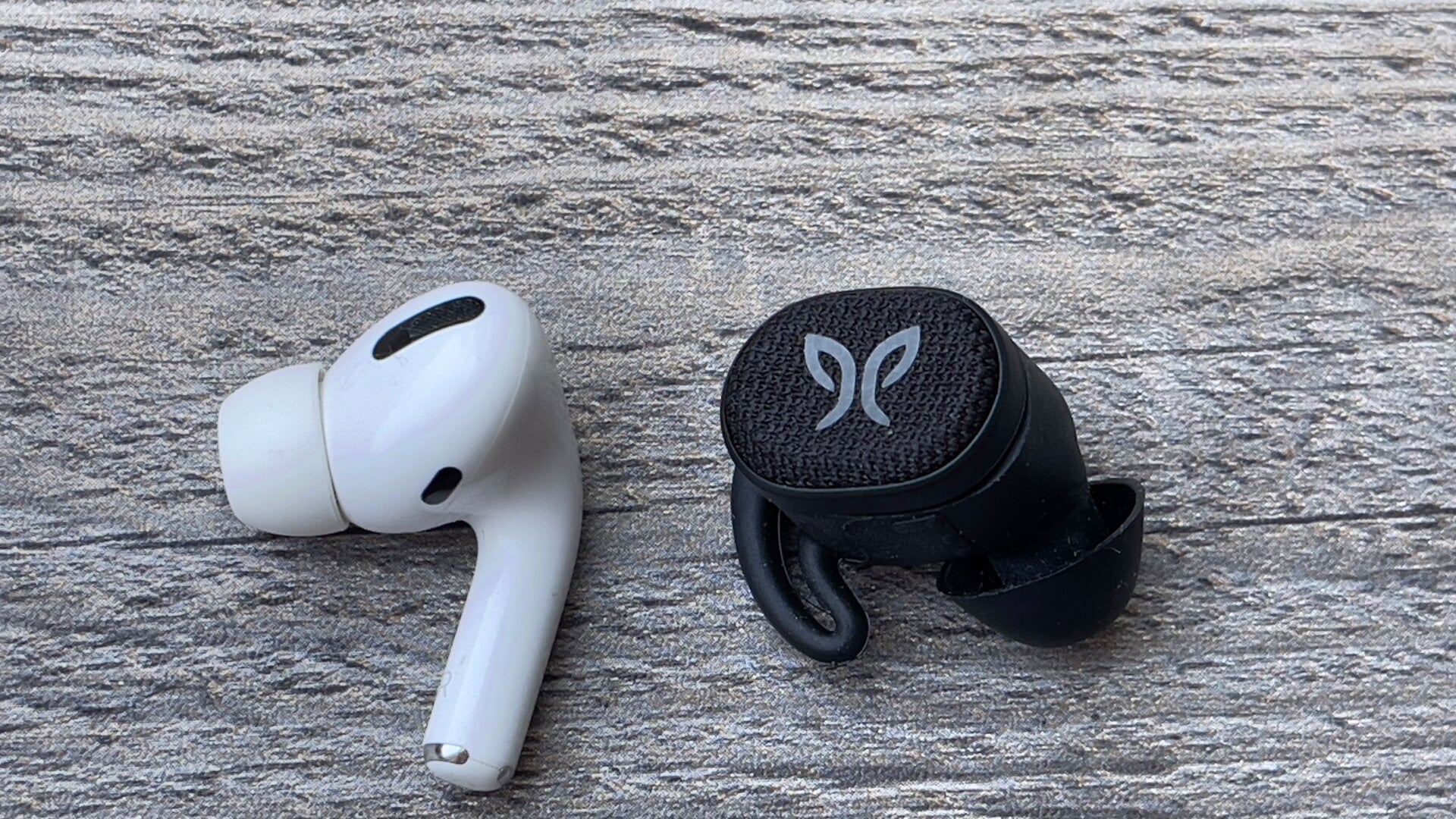 AirPods Pro vs. Jaybird Vista 2