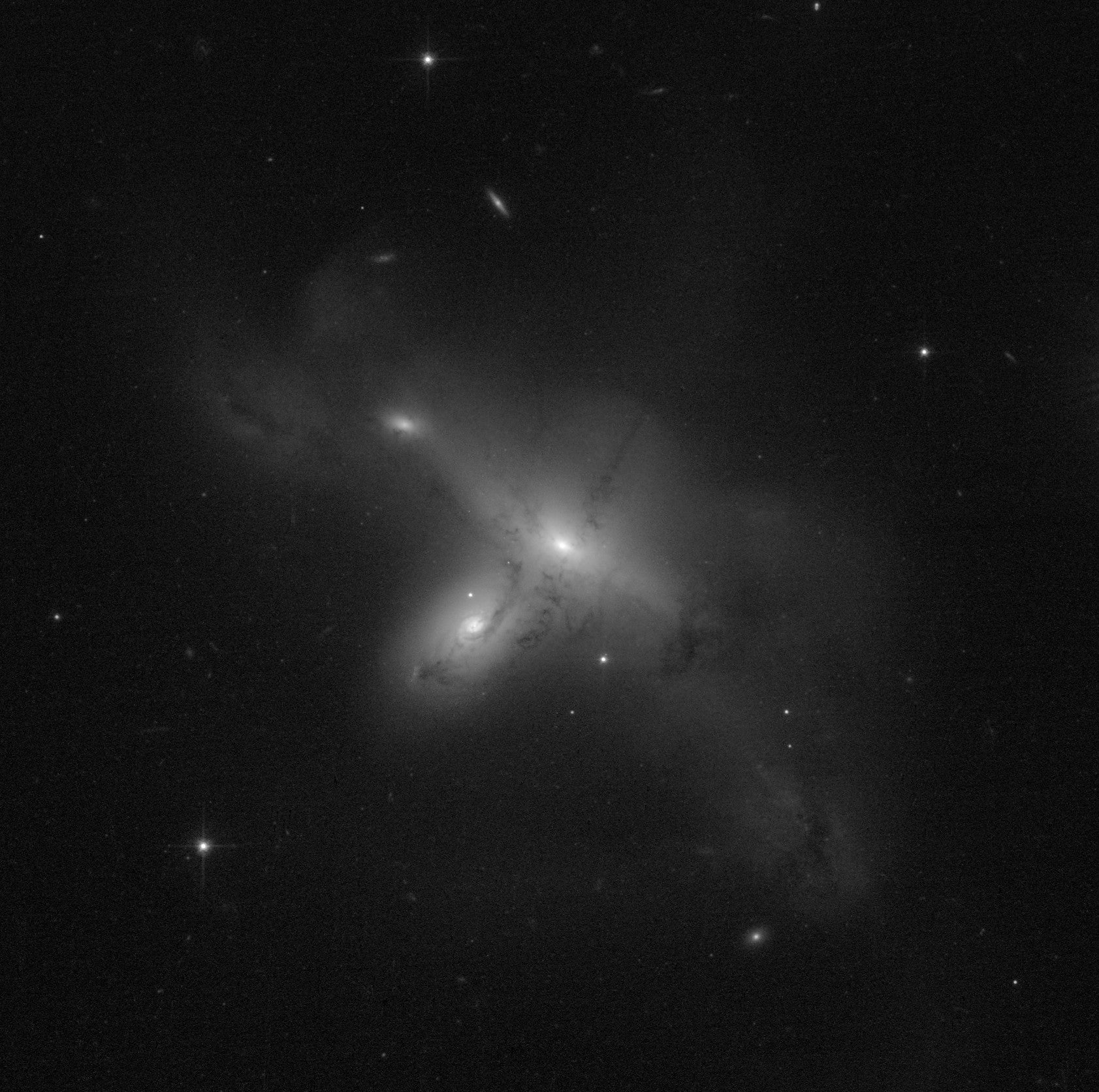ARP-MADORE2115-273: a rare interacting galaxy pair.