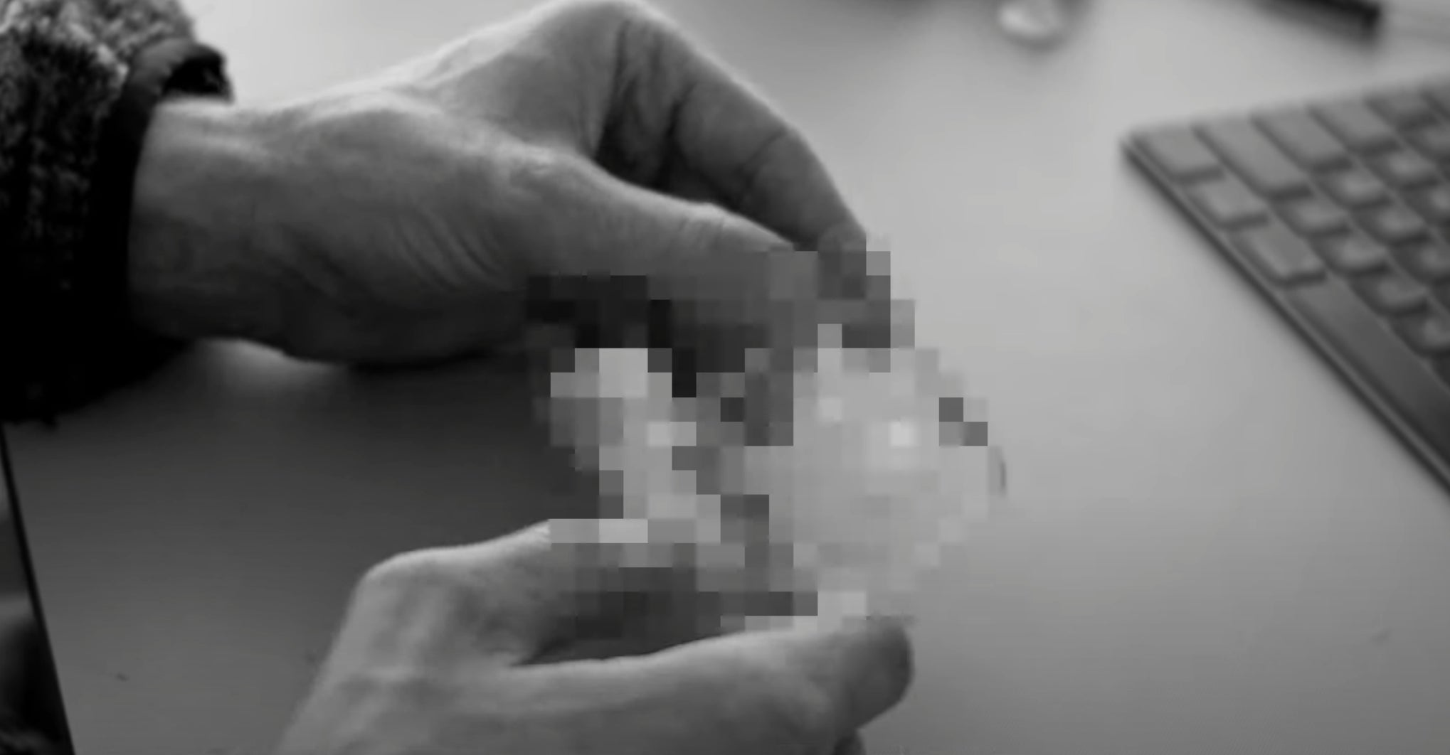 Here’s another screenshot from Nothing’s teaser doc, and even tough it has been blurred out, the appearance of the object strongly suggests we’re looking at a clear plastic case. 