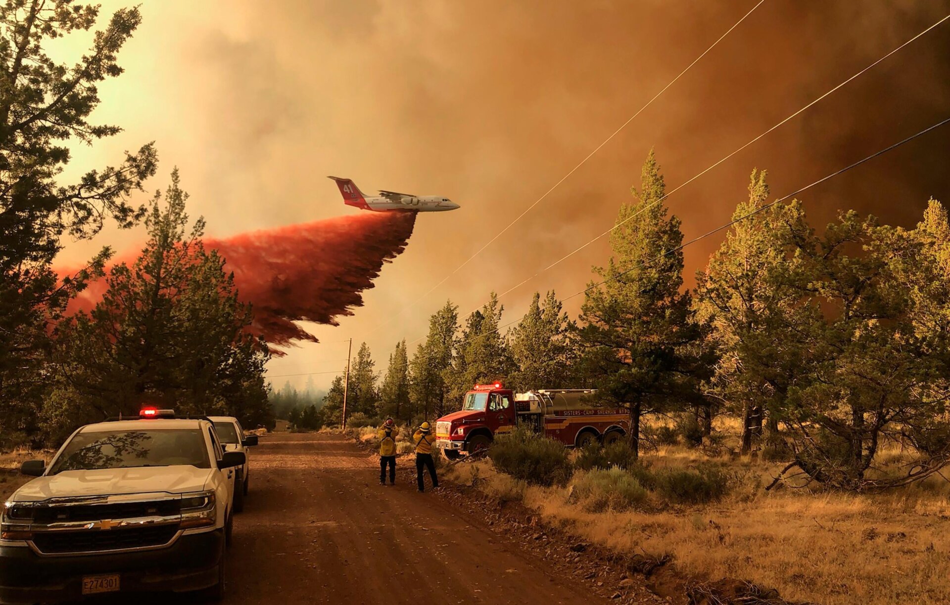 A firefighting tanker making a retardant drop over the Grandview Fire near Sisters, Oregon. 