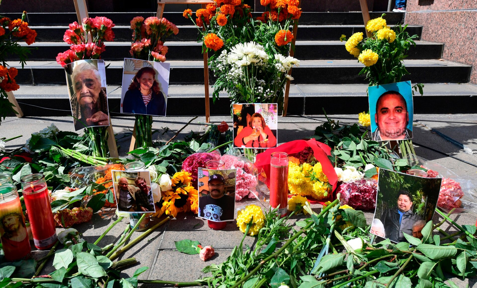 A memorial for Los Angeles victims of covid-19.