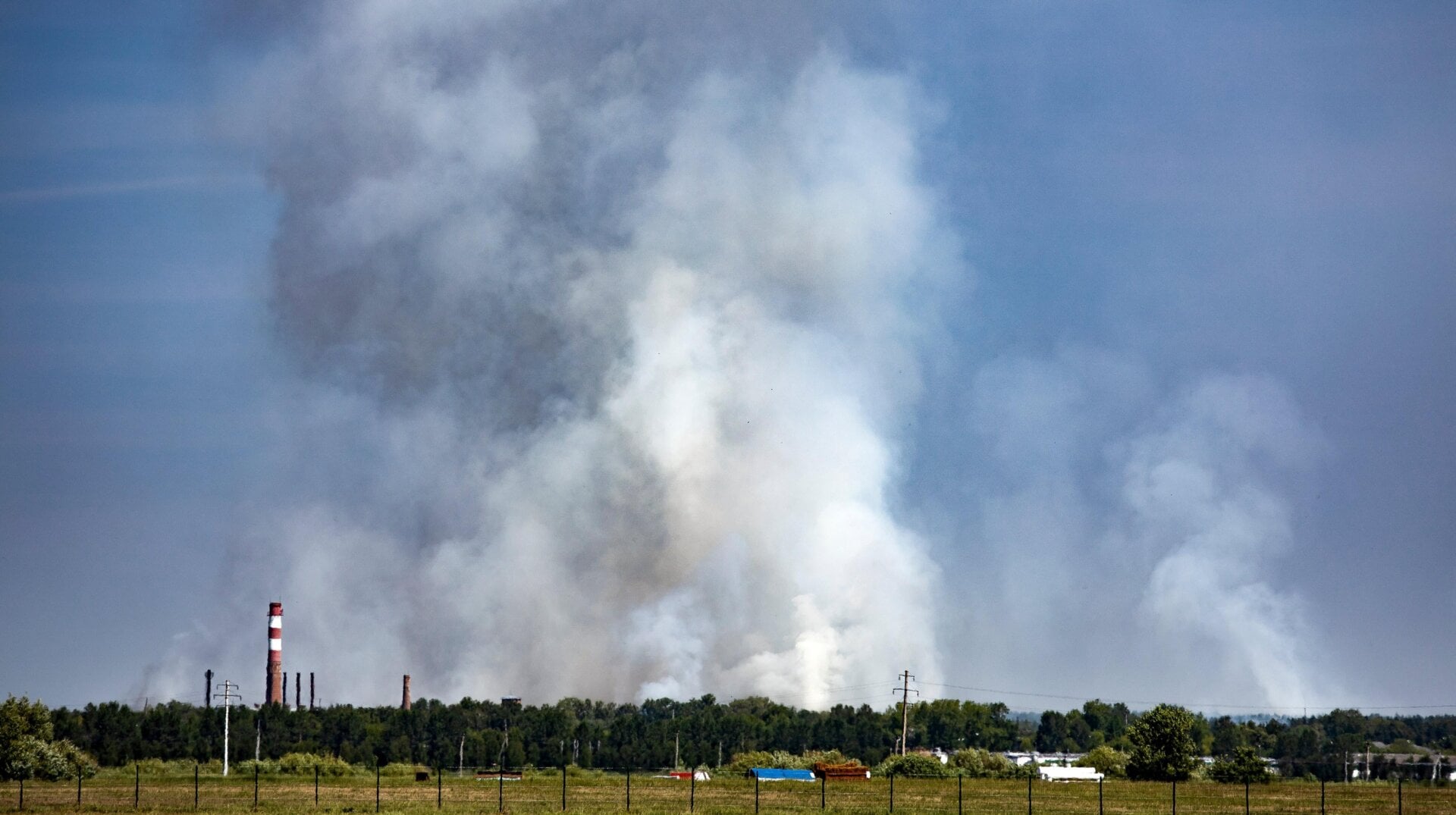  Smoke rises from a forest fire about 18 km (11.3 miles) southeast of Tyumen, western Siberia, Russia, Sunday, June 13, 2021.
