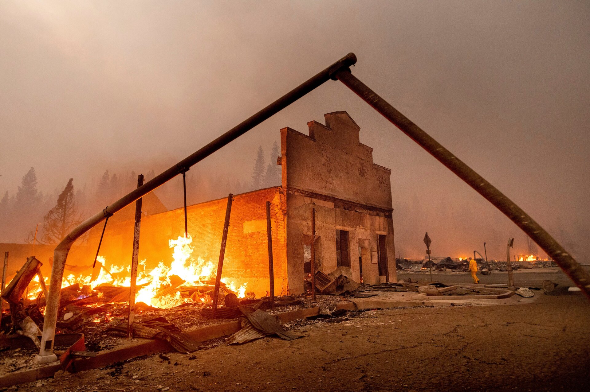 The Way Station bar burns as the Dixie Fire tears through Greenville.