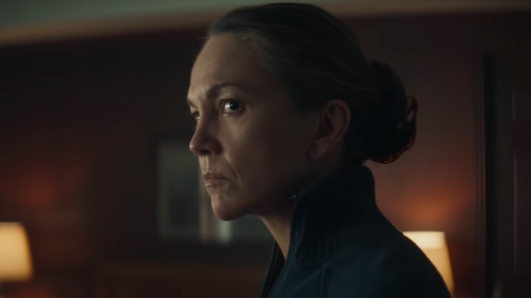 Newly appointed U.S. President Jennifer Brown (Diane Lane) learning that all of the world’s men have died.