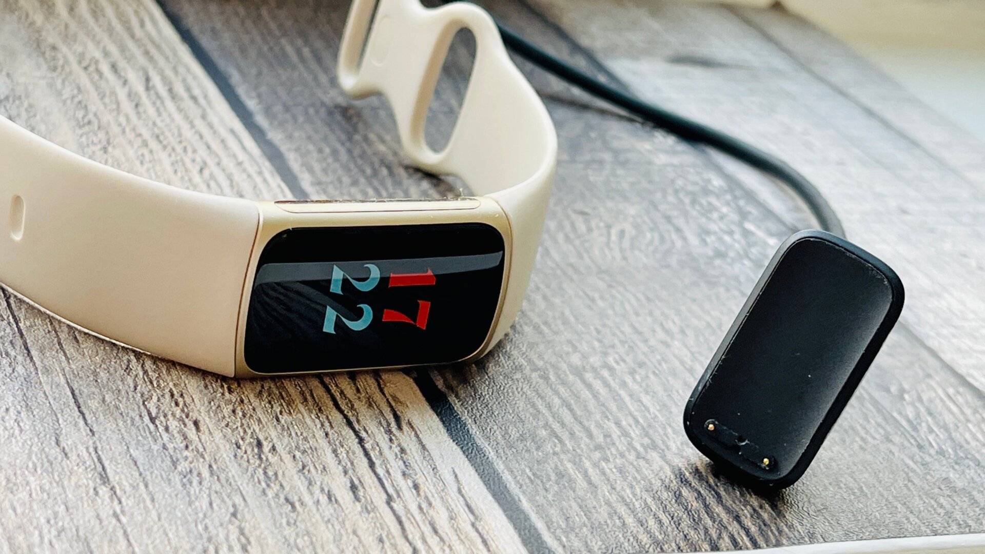 The always-on display drains battery like hell. Also, YET ANOTHER PROPRIETARY CHARGER? C’mon. 