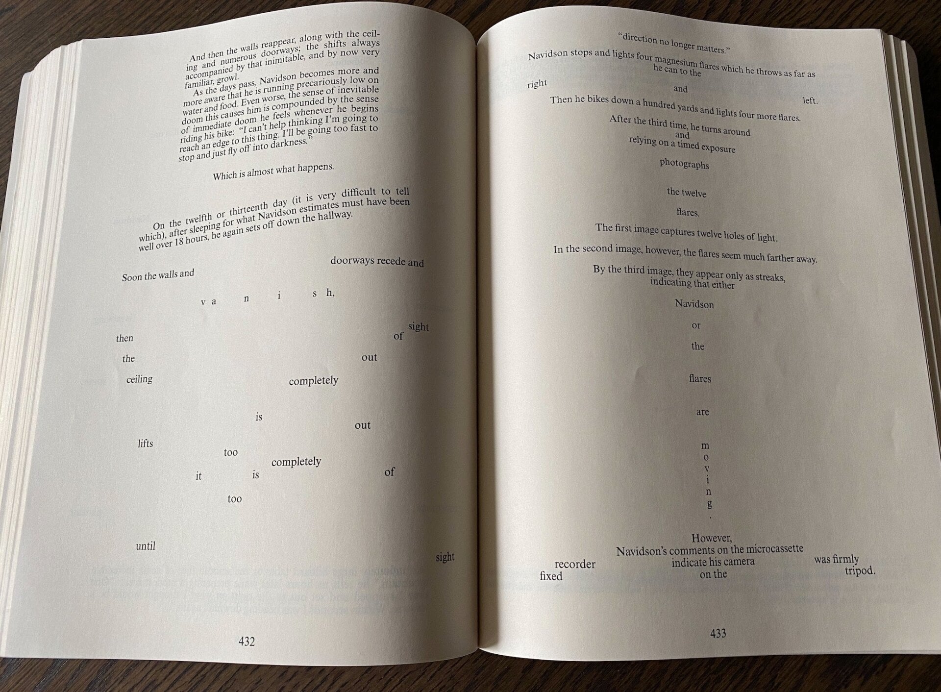 Two pages from House of Leaves showing examples of print style.