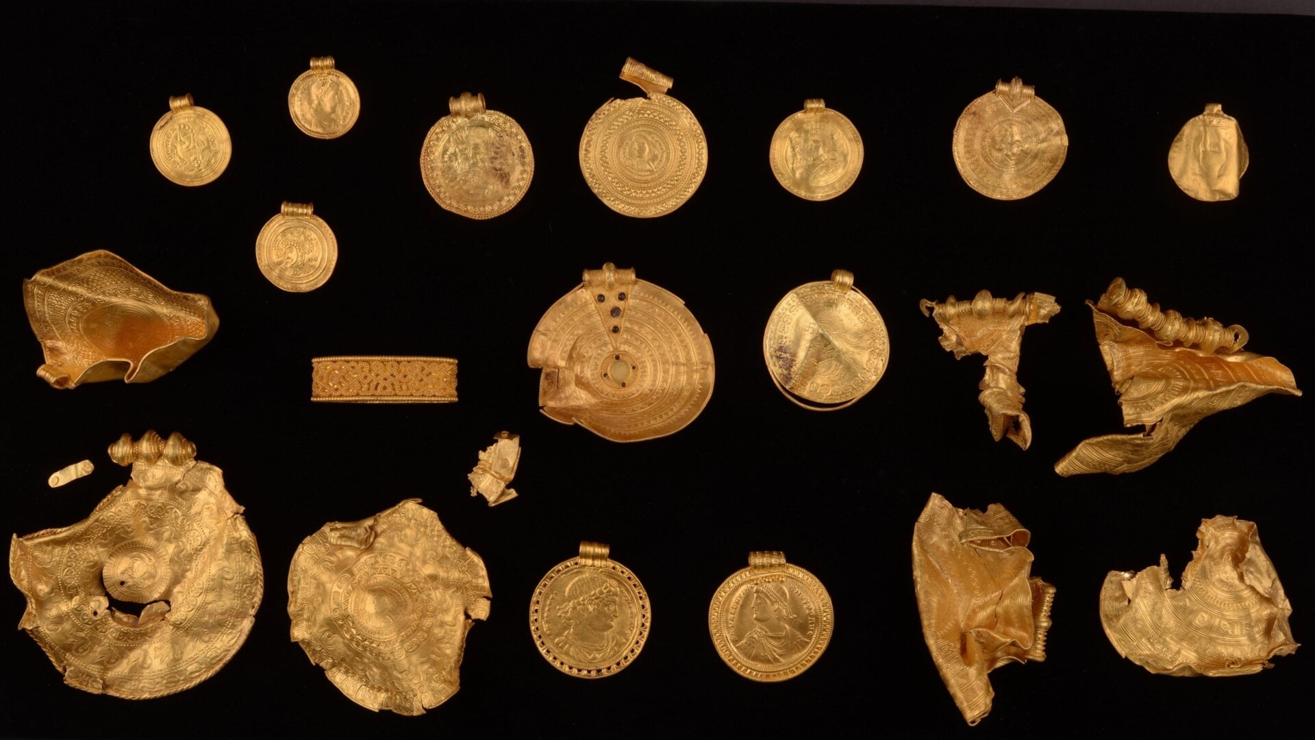 Items found in the gold hoard.