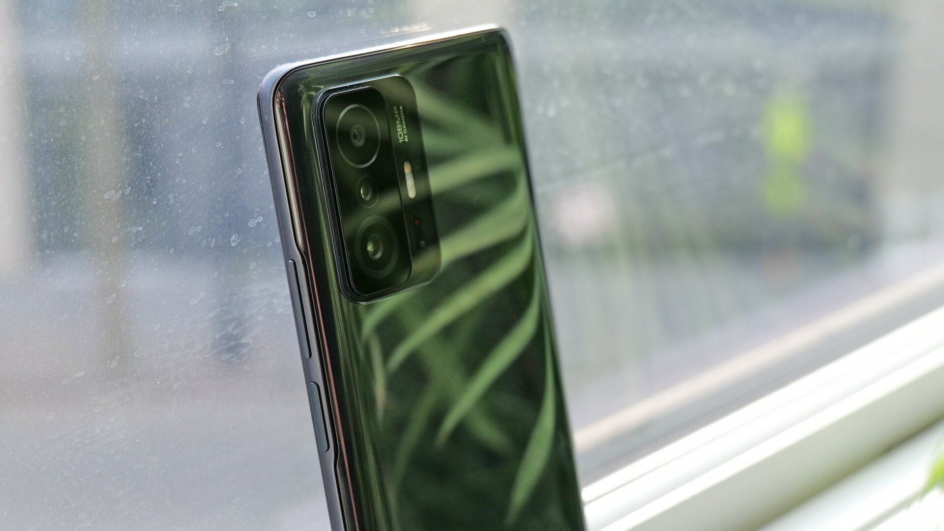 The 11T even comes with a handy side-mounted fingerprint sensor built into its power button. 