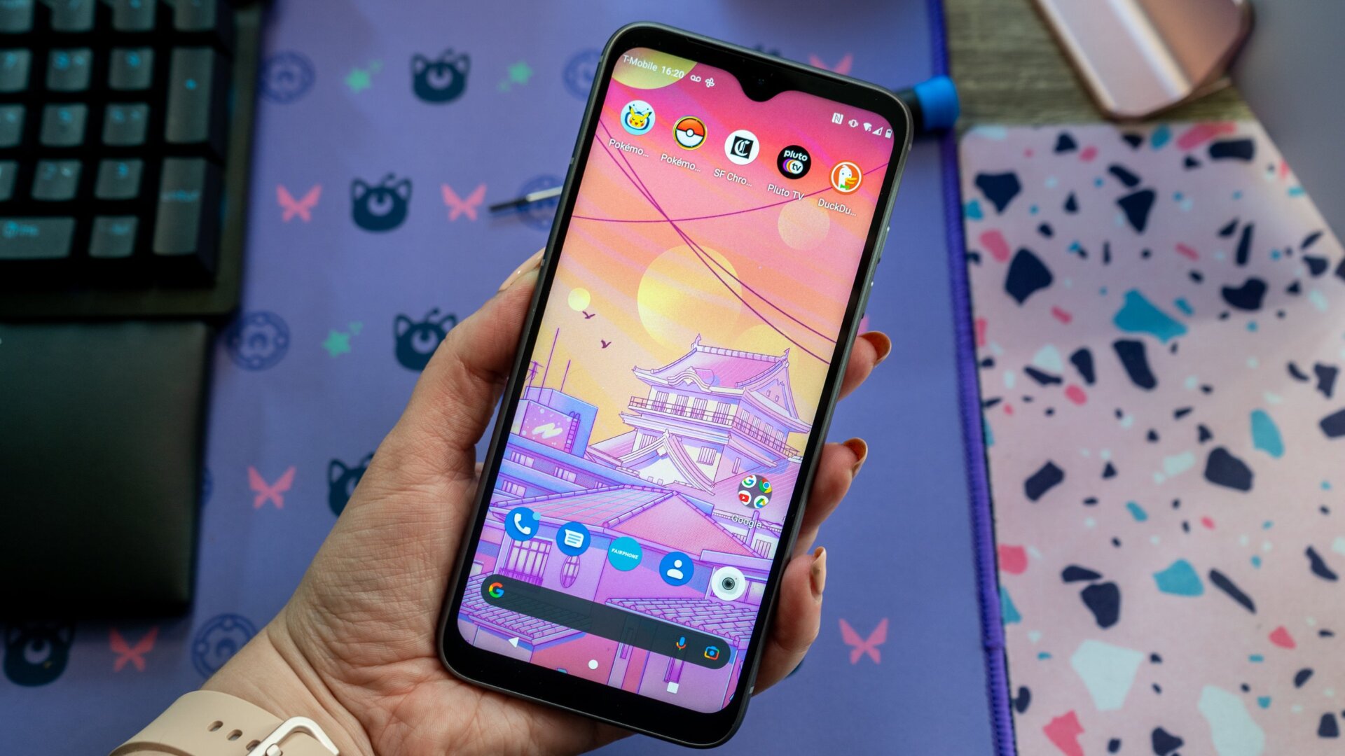 It looks like a regular phone from afar, though it’s totally fixable by me. 