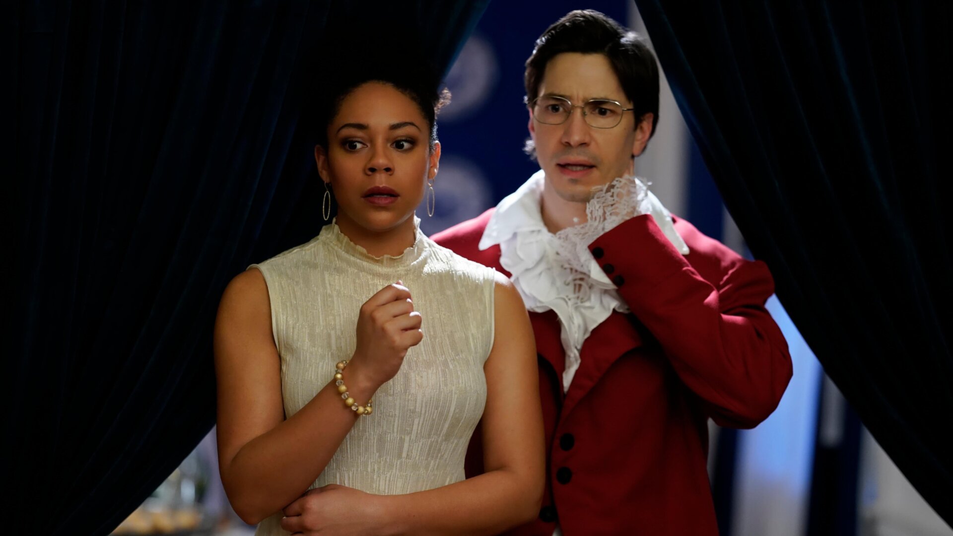 Nia (Tamara Austin) and Max (Justin Long) in yet another photo of characters from this movie looking aghast.