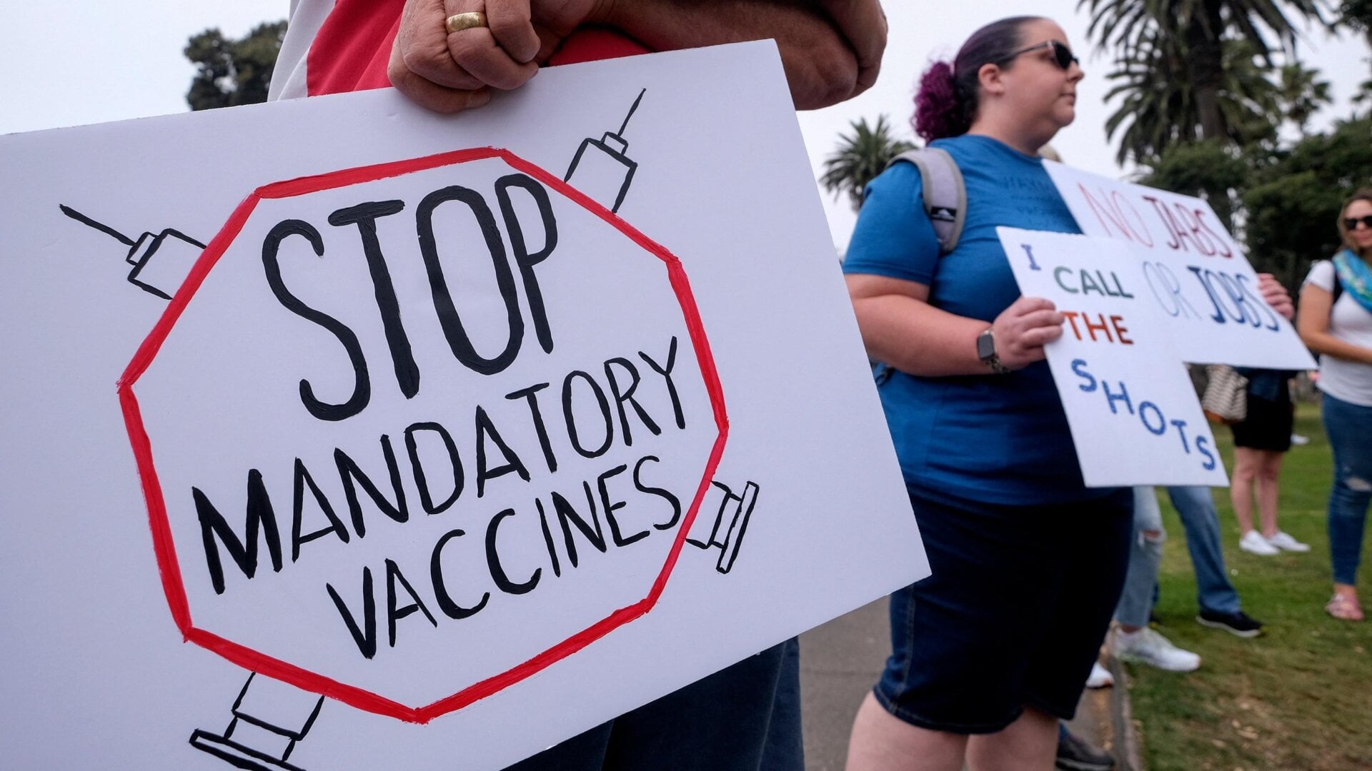Anti-vaccination protesters holding signs take part in a rally against covid-19 vaccine mandates, in Santa Monica, California, on August 29, 2021.