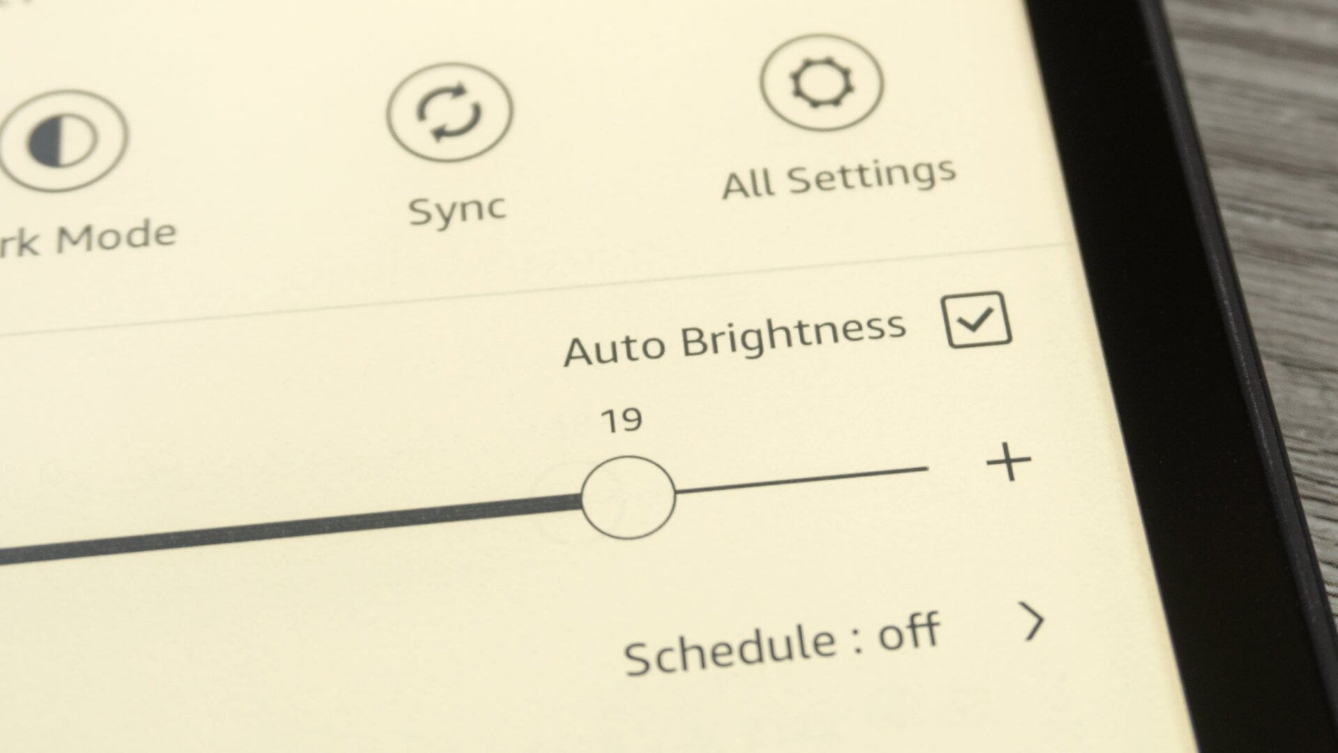 The pricier Kindle Paperwhite 5 Signature Edition includes a sensor that allows for automatic brightness adjustments on the screen lighting based on the surrounding conditions.