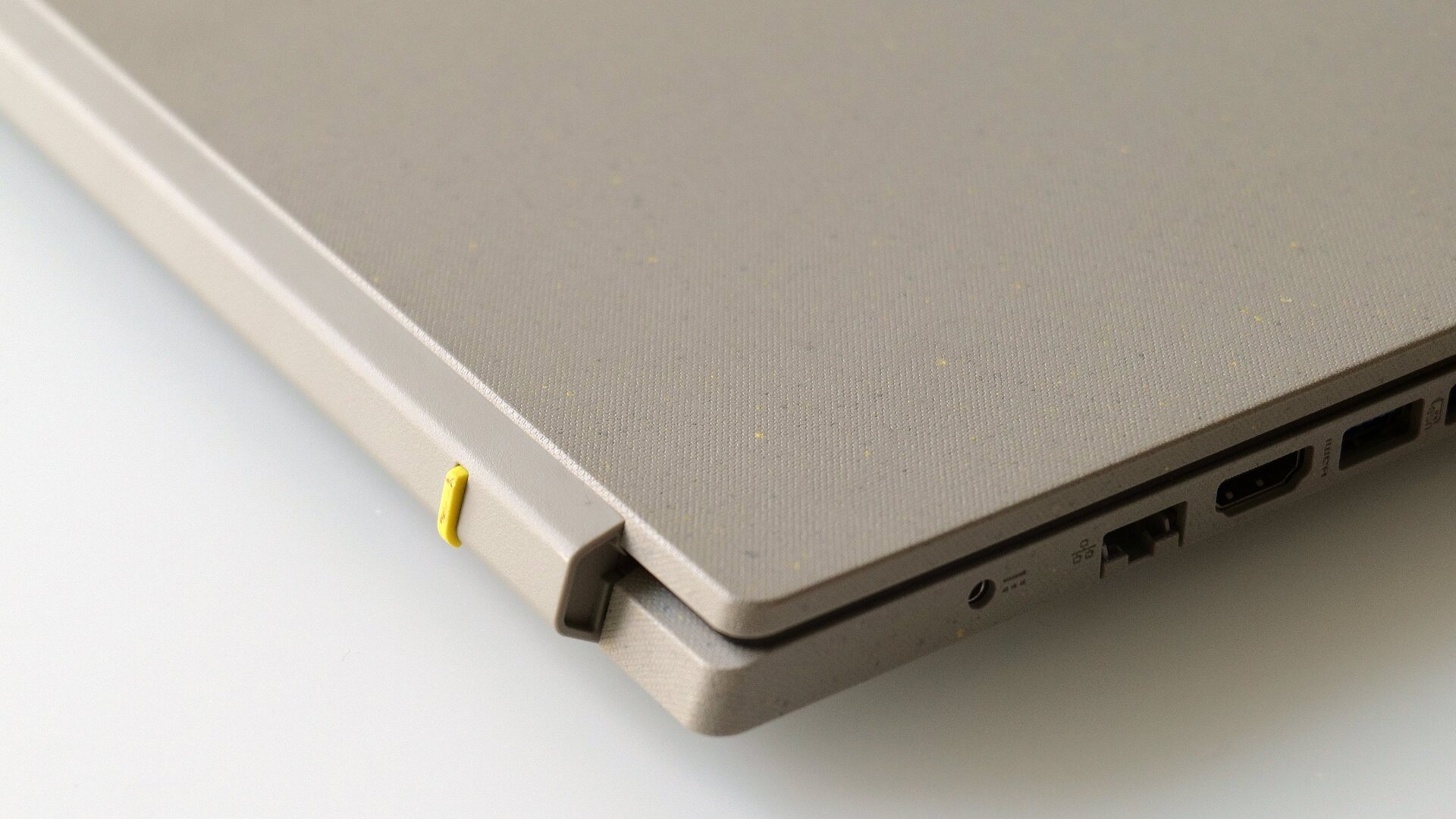 There’s something about leaving the Vero’s plastic unpainted and the adding little neon accents that just works.