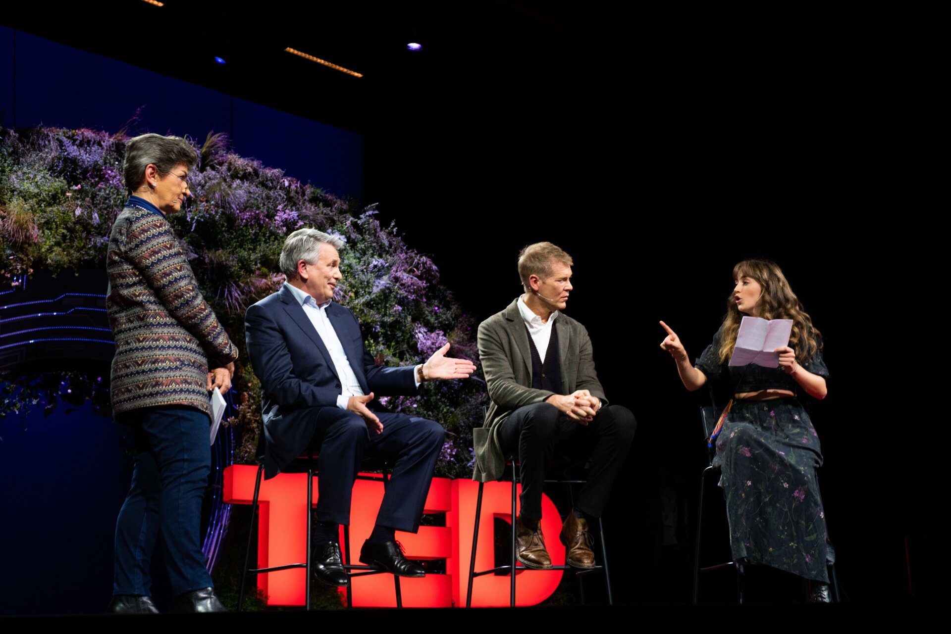 MacDonald confronts Van Beurden.