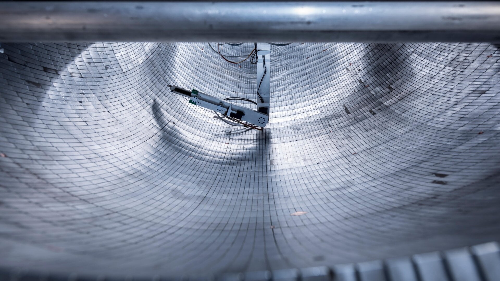 A curved array in the UCNt instrument for measuring neutron lifetime.