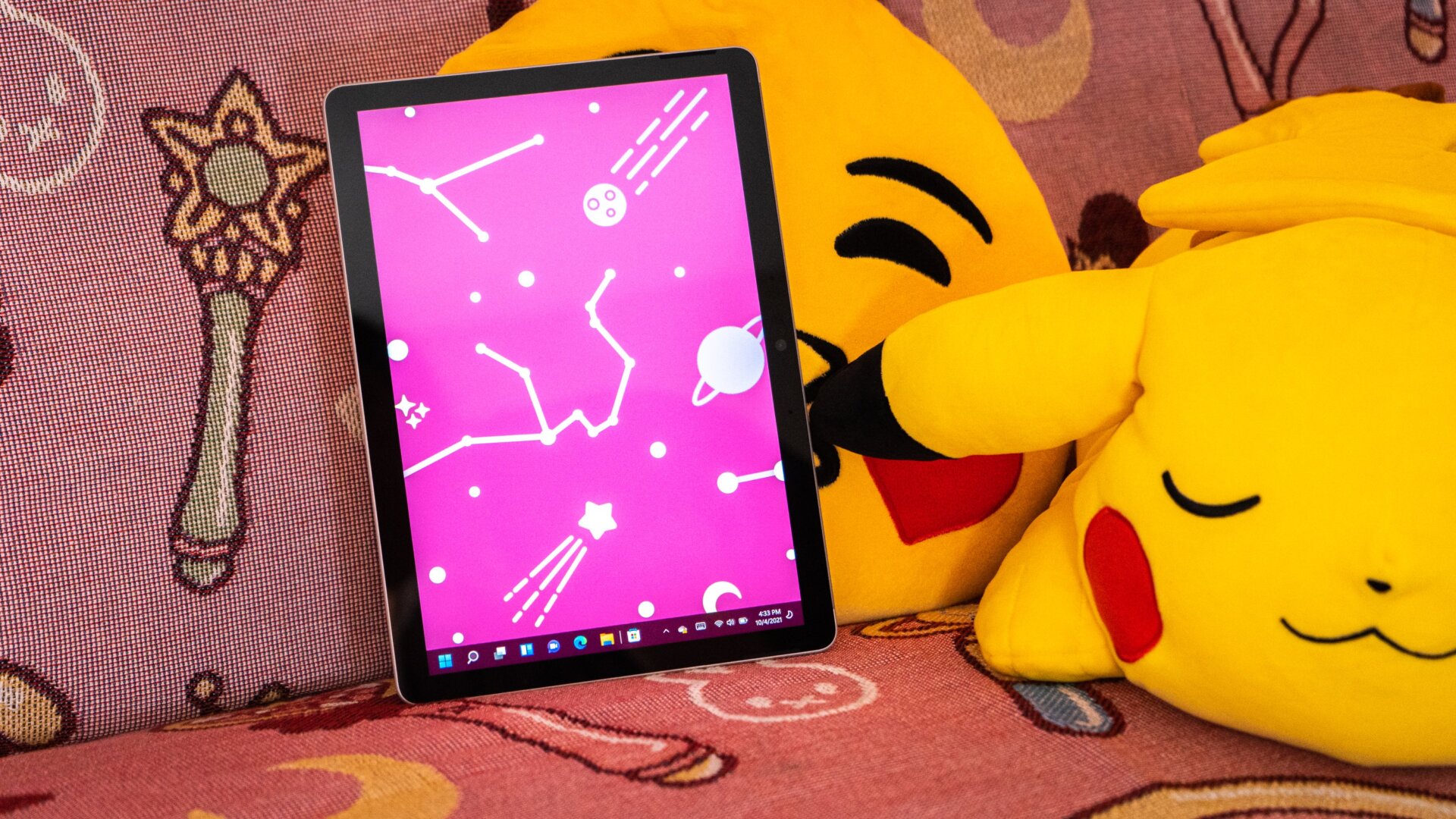 If you wanted to, you could use the Go 3 like a vertical tablet. 