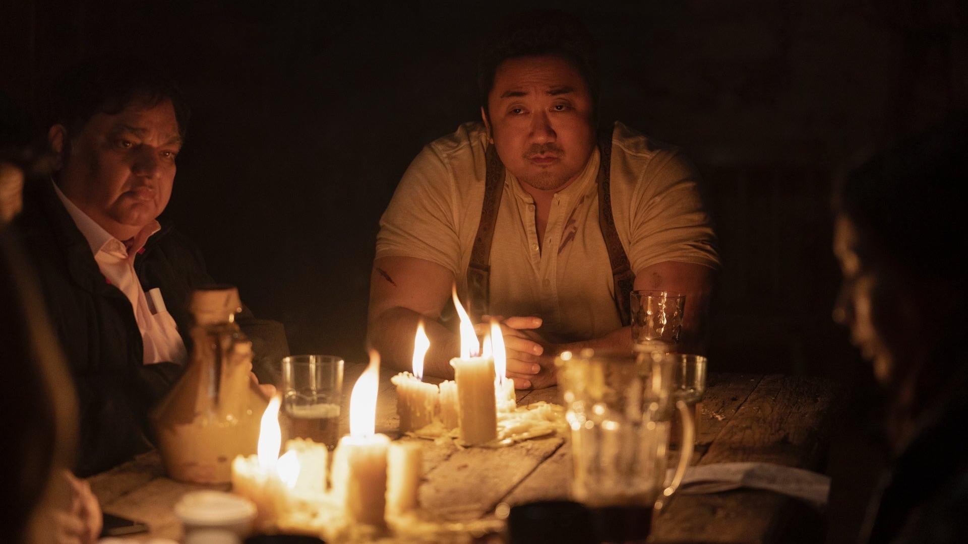 Gilgamesh hosts a nice Eternal dinner.