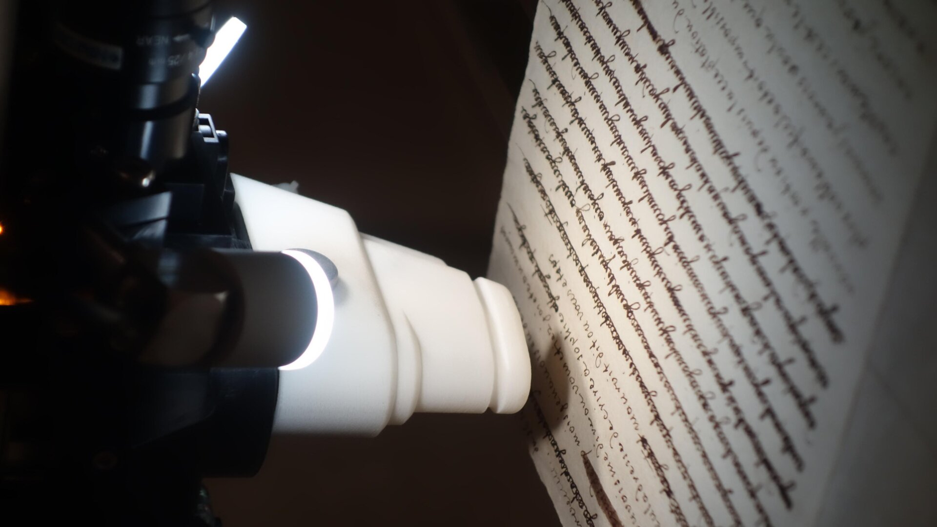 The XRF scanner inspecting a letter written by Marie Antoinette on September 26, 1791.