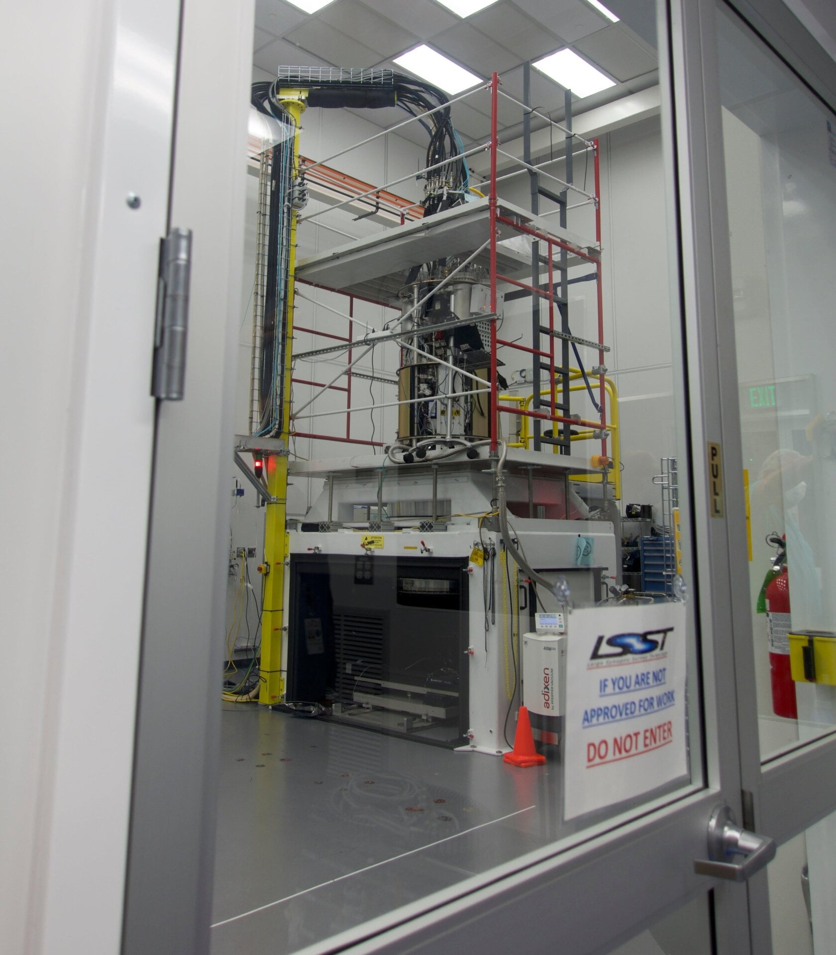 The camera’s cryostat, with the focal plane located in a vacuum in that white box at bottom.