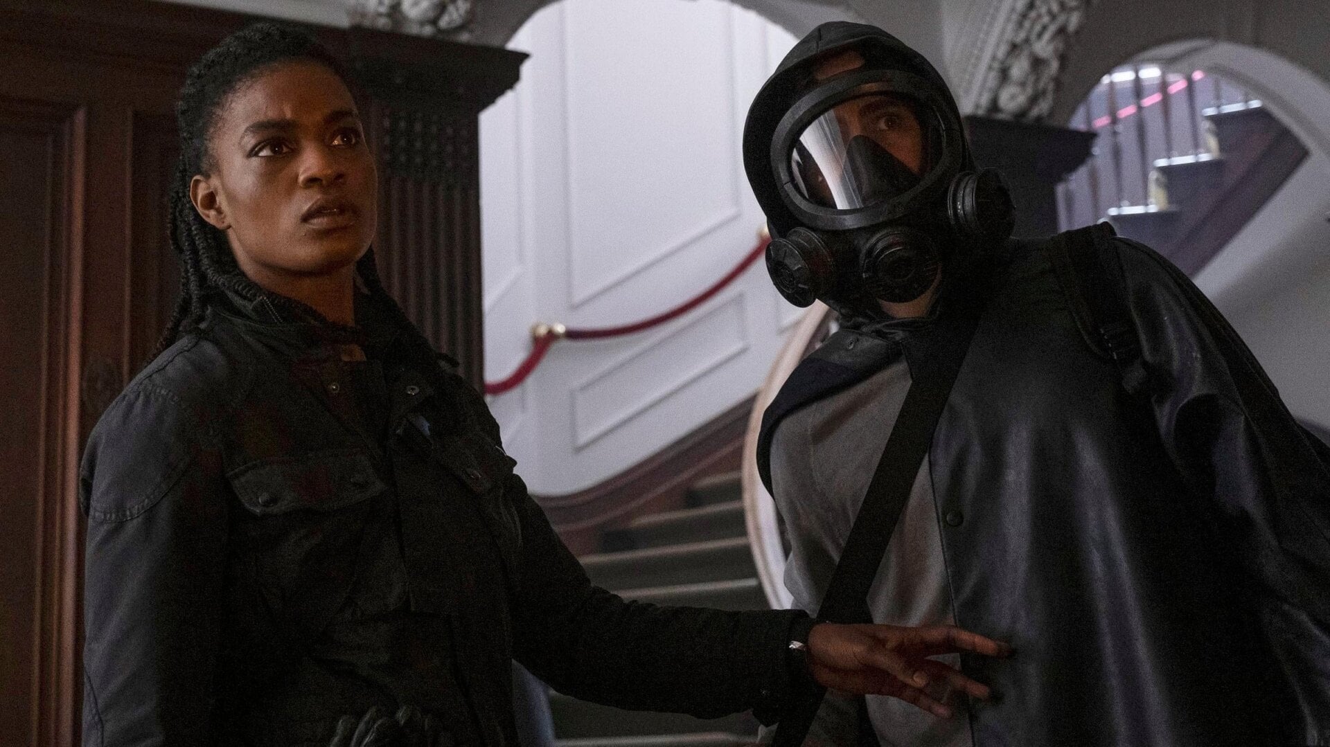 Agent 355 (Ashley Romans) and Yorick Brown (Ben Schnetzer) in Y: The Last Man.