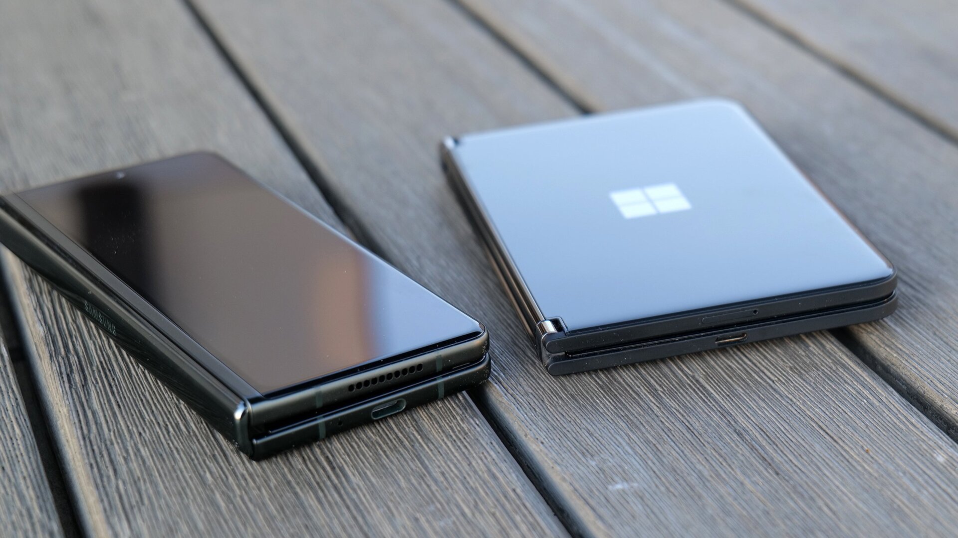 Even though the Duo 2 is thinner, that extra wideness means it’s not that much sleeker or more portable than the Z Fold 3. 