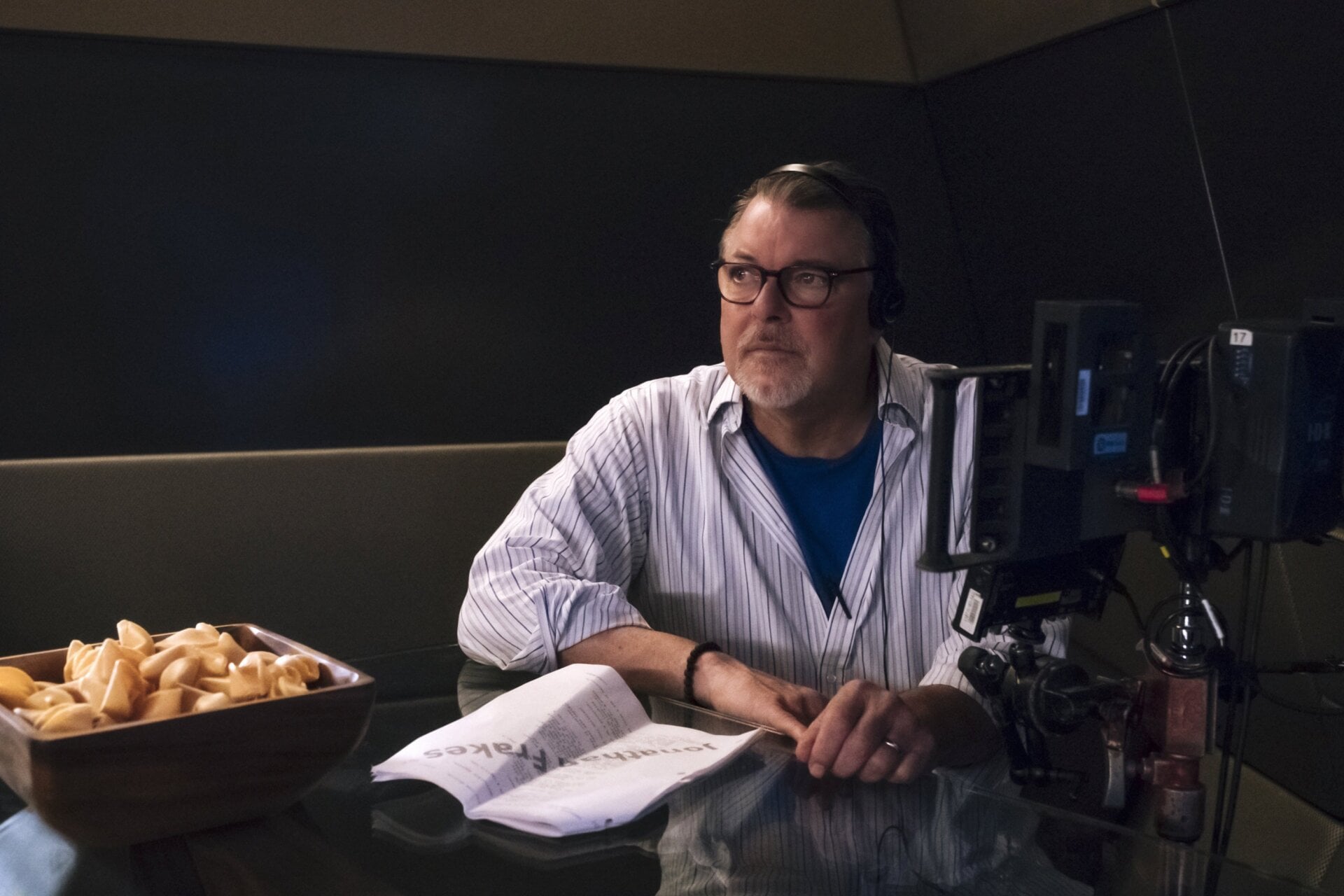 Frakes directing the 10th episode of Discovery’s first season, “Despite Yourself,” back in 2017.