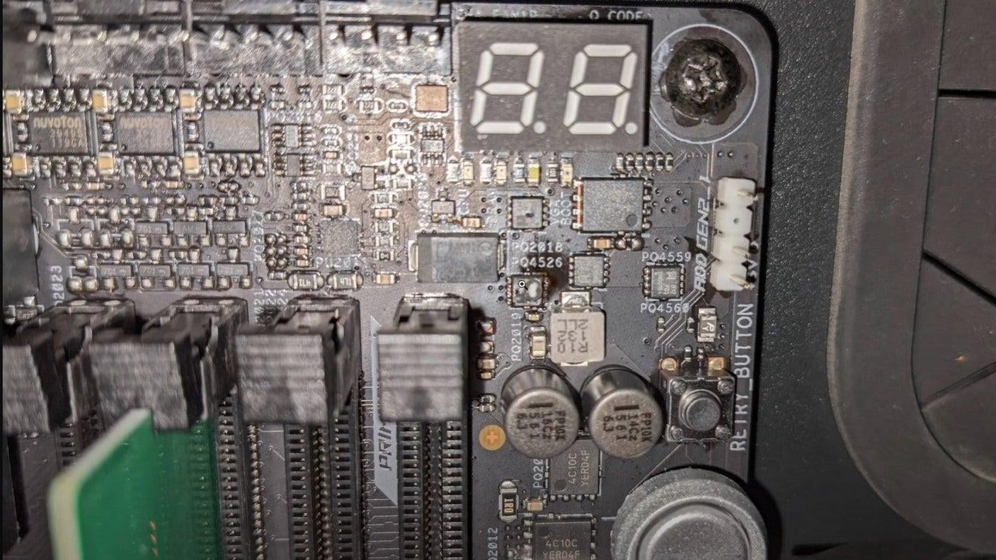 Screenshot: Actually Hardcore Overclocking/YouTube