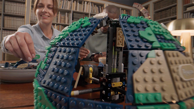 Gif: Lego