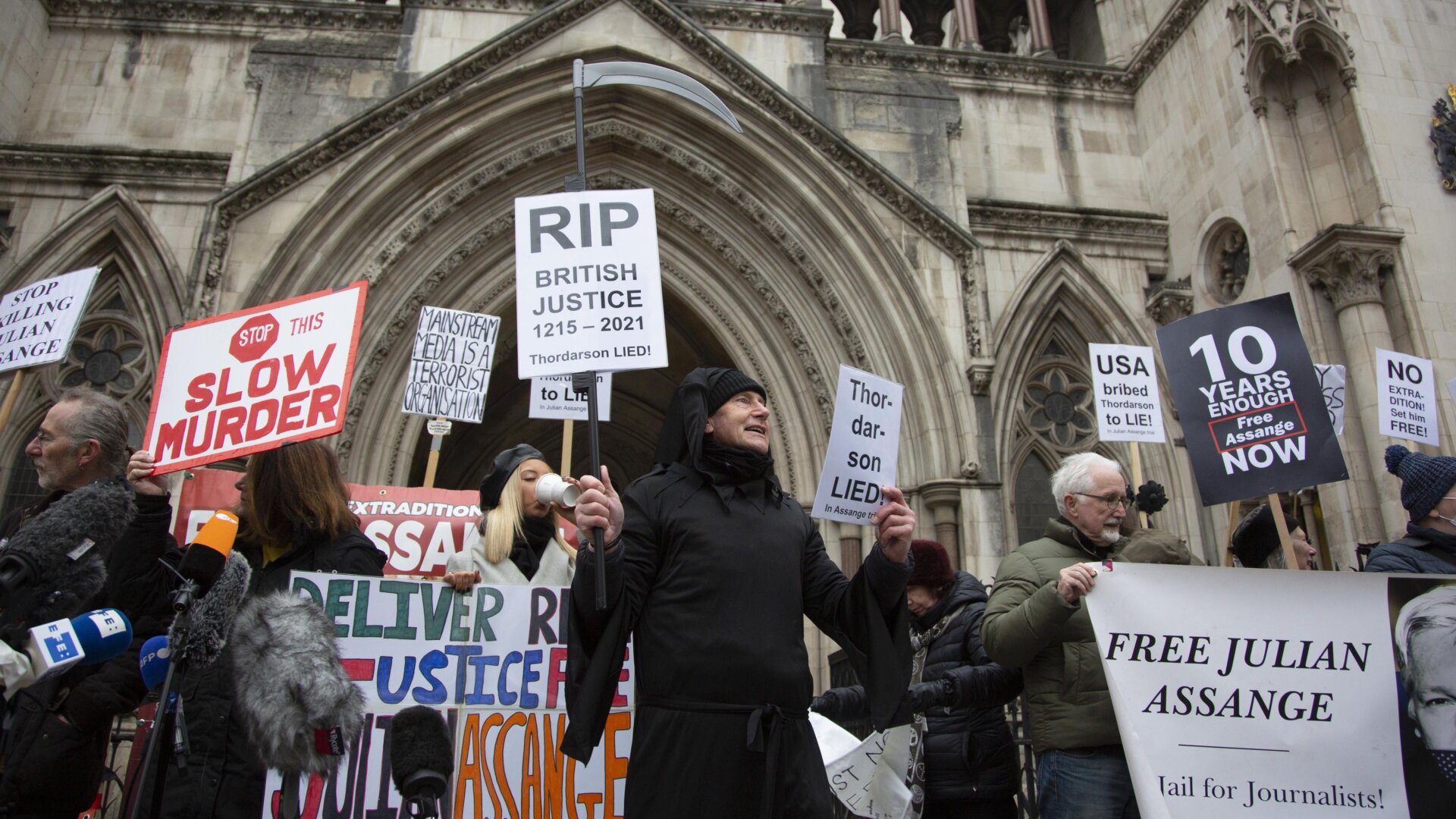 Protesters supporting Wikileaks founder Julian Assange outside the Supreme Court in London on Jan. 22, 2022.