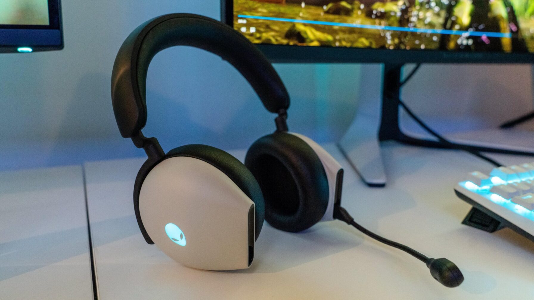 Alienware's New Premium Gaming Headset Looks Like Something I'd ...