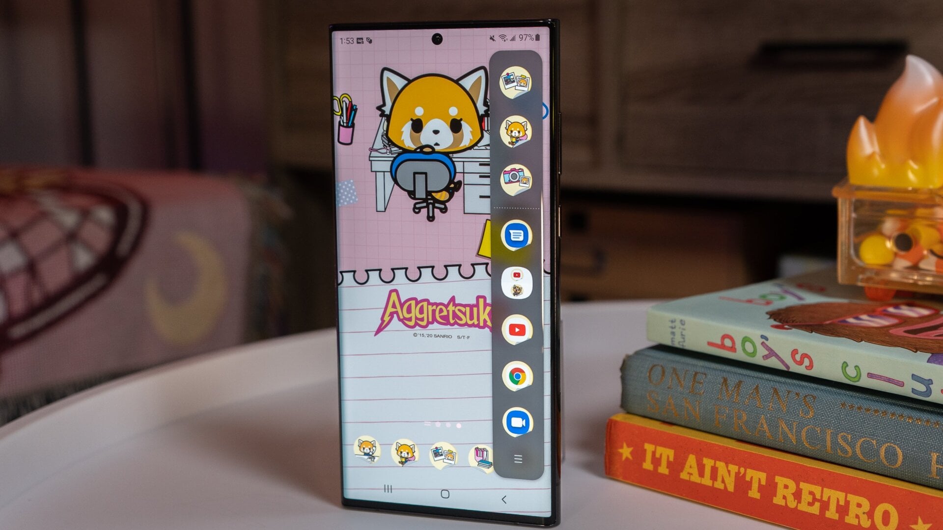 One UI features one too many extra bits, like this pop-out dock that I forgot was there until I was shooting photos for this story.