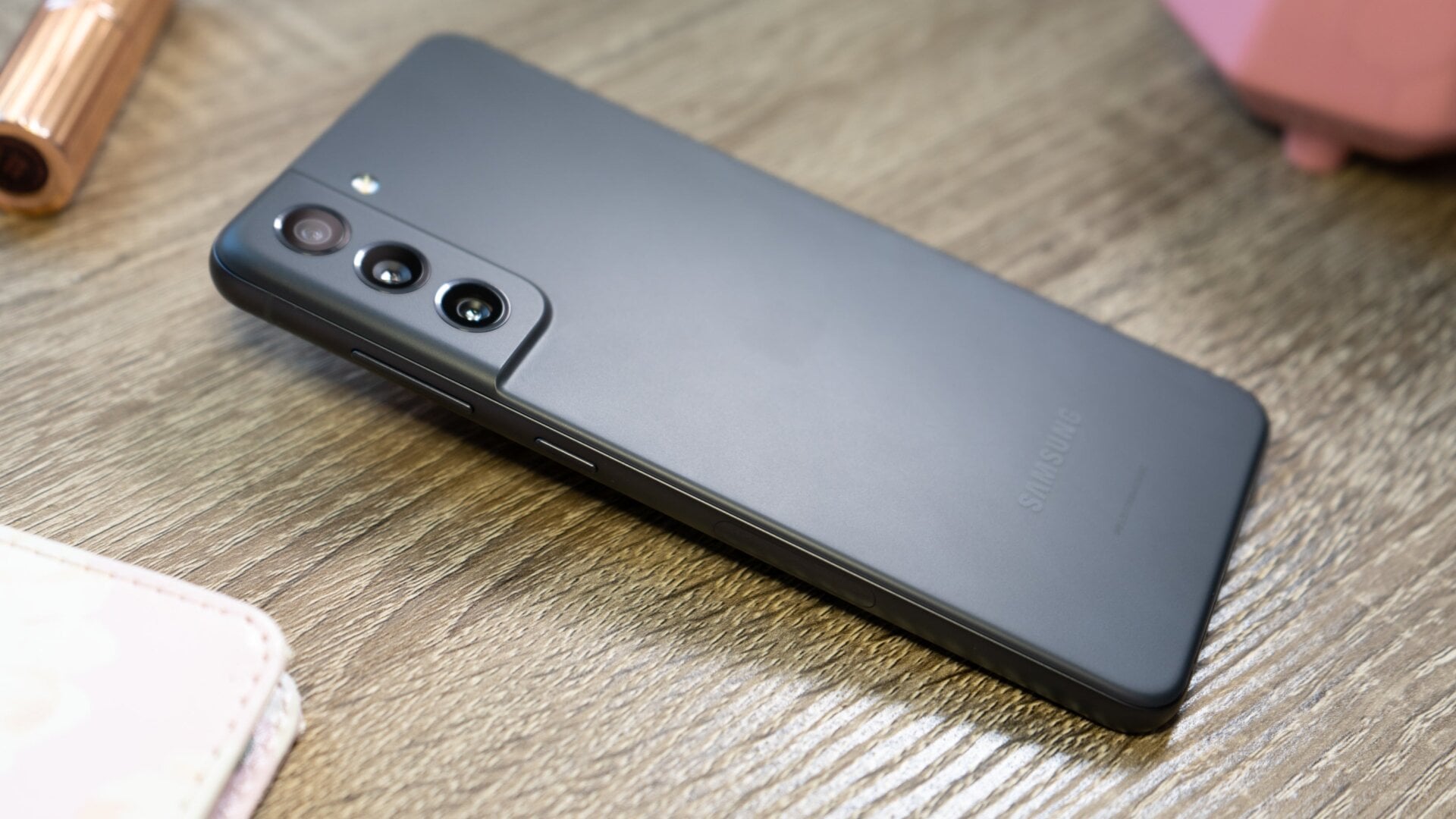 The Galaxy S21 FE 5G has a triple-camera array on the backside. 