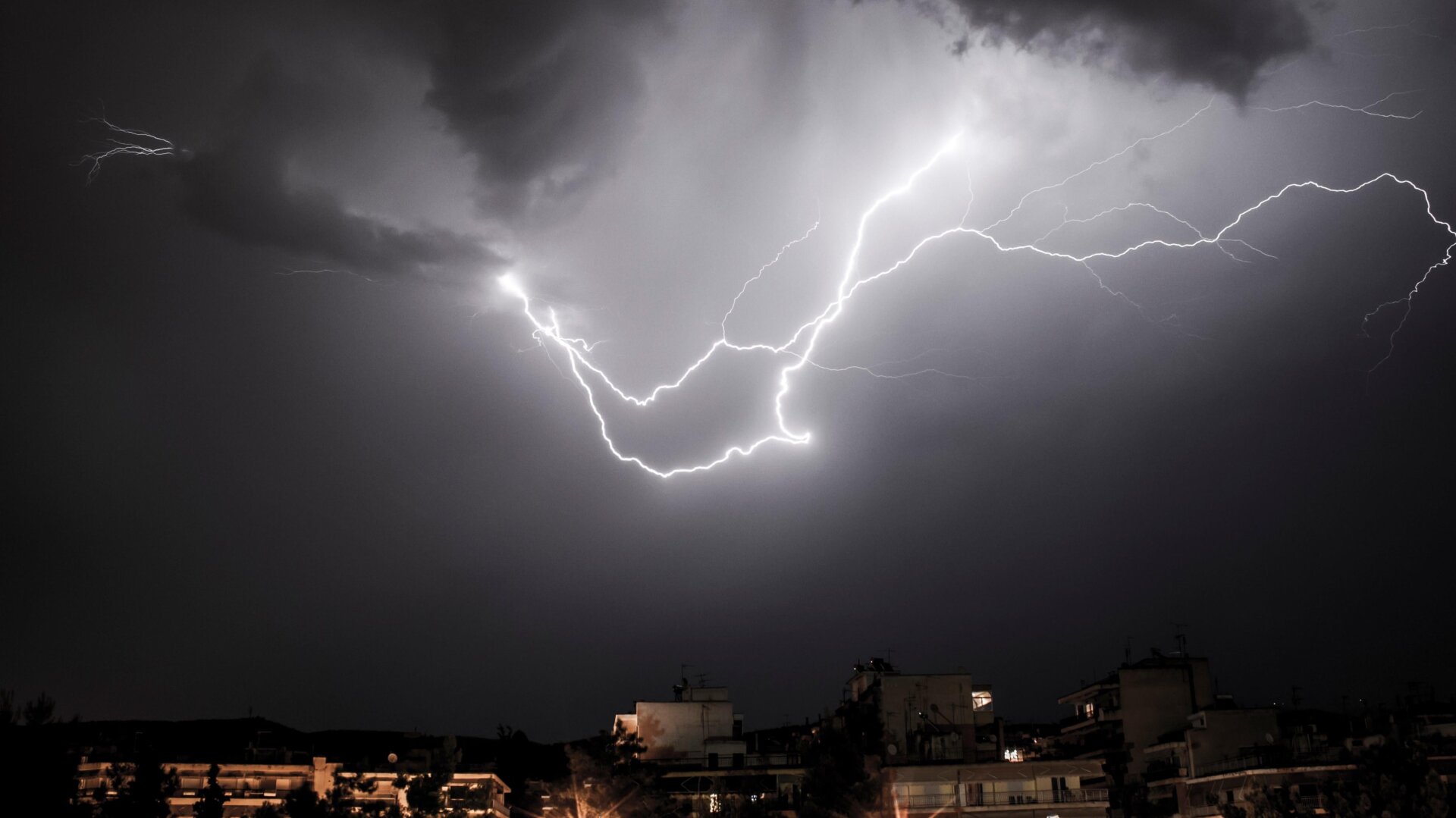 An example of cloud-to-cloud lightning (not related to the lightning megaflashes documented in the new paper).