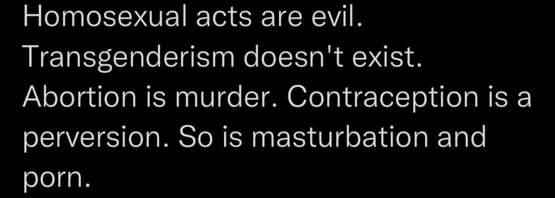 Screenshot of the homophobic tweet that prompted the controversy.