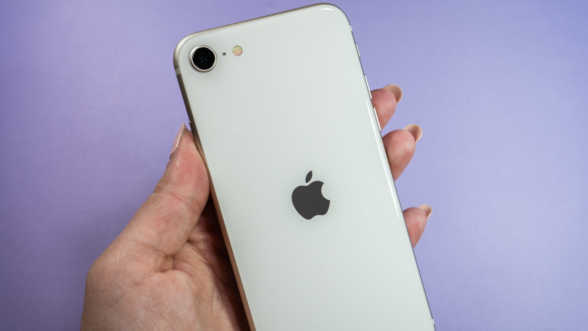 This would be a wonderful budget iPhone if the screen were just a bit bigger. 