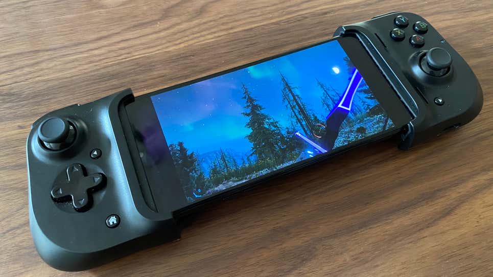 A look at the Razer Kishi paired with an iPhone.