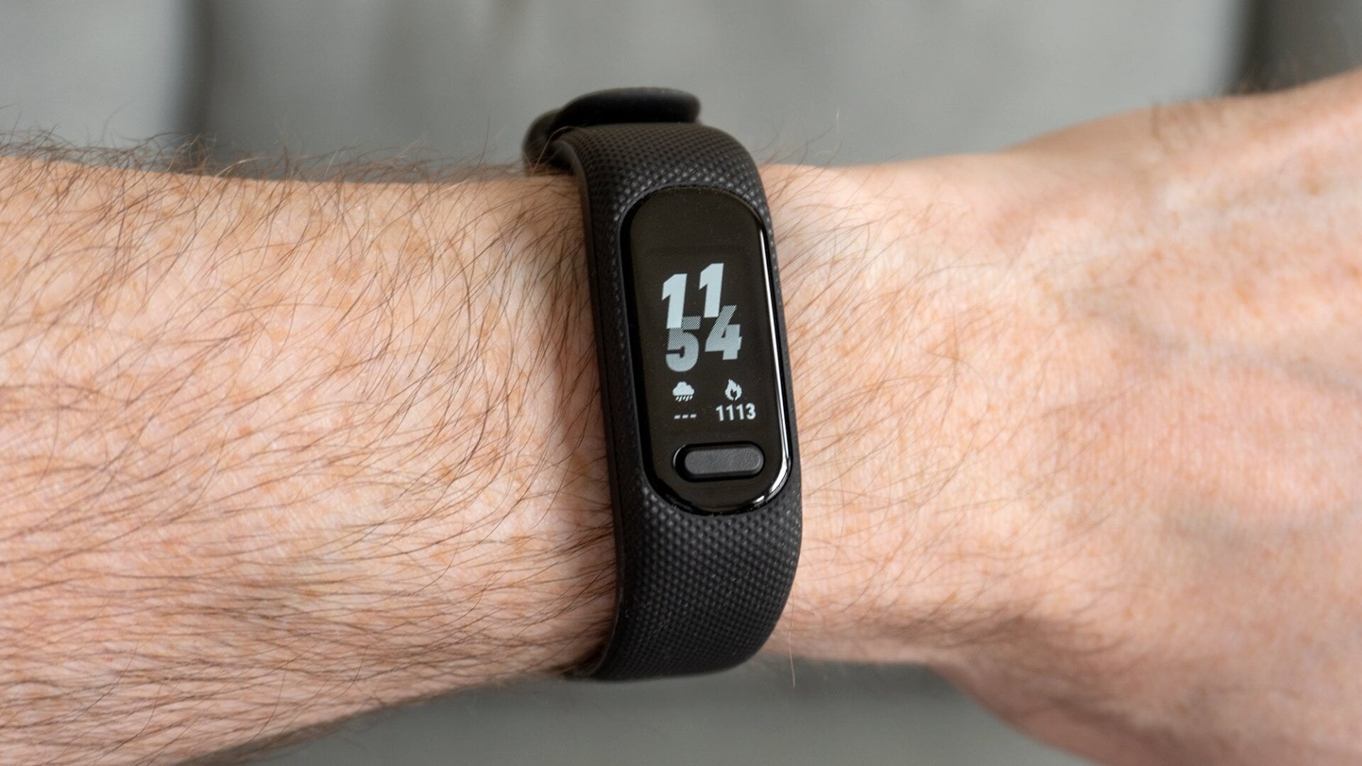 The vívosmart 5 features a display that’s 66% larger than the one used on the vívosmart 4, but it’s still monochromatic when similarly priced offerings from companies like Fitbit have full color displays.